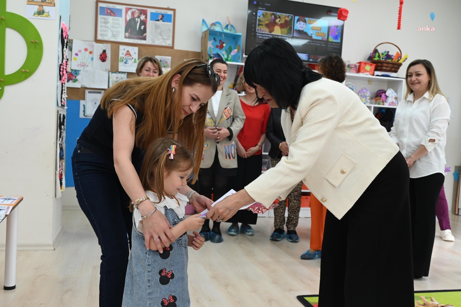 Bozüyüklü minikler, Anneler Günü'nü hediyeler ile kutladı