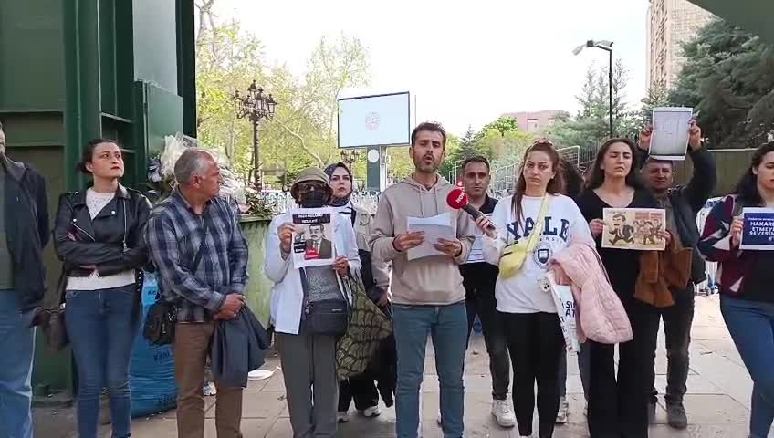 Mülakat mağduru öğretmen adayları İçişleri Bakanlığı önünde..."Kobay fare gibi mülakat garabetinde emeklerimizi gasp ettiniz"