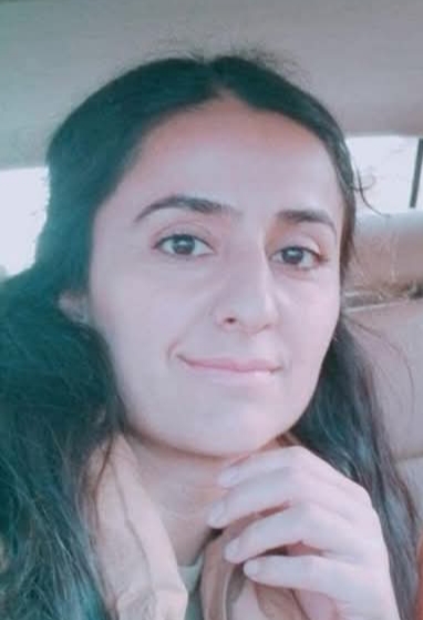Yıldırım çarpan ebe hayatını kaybetti