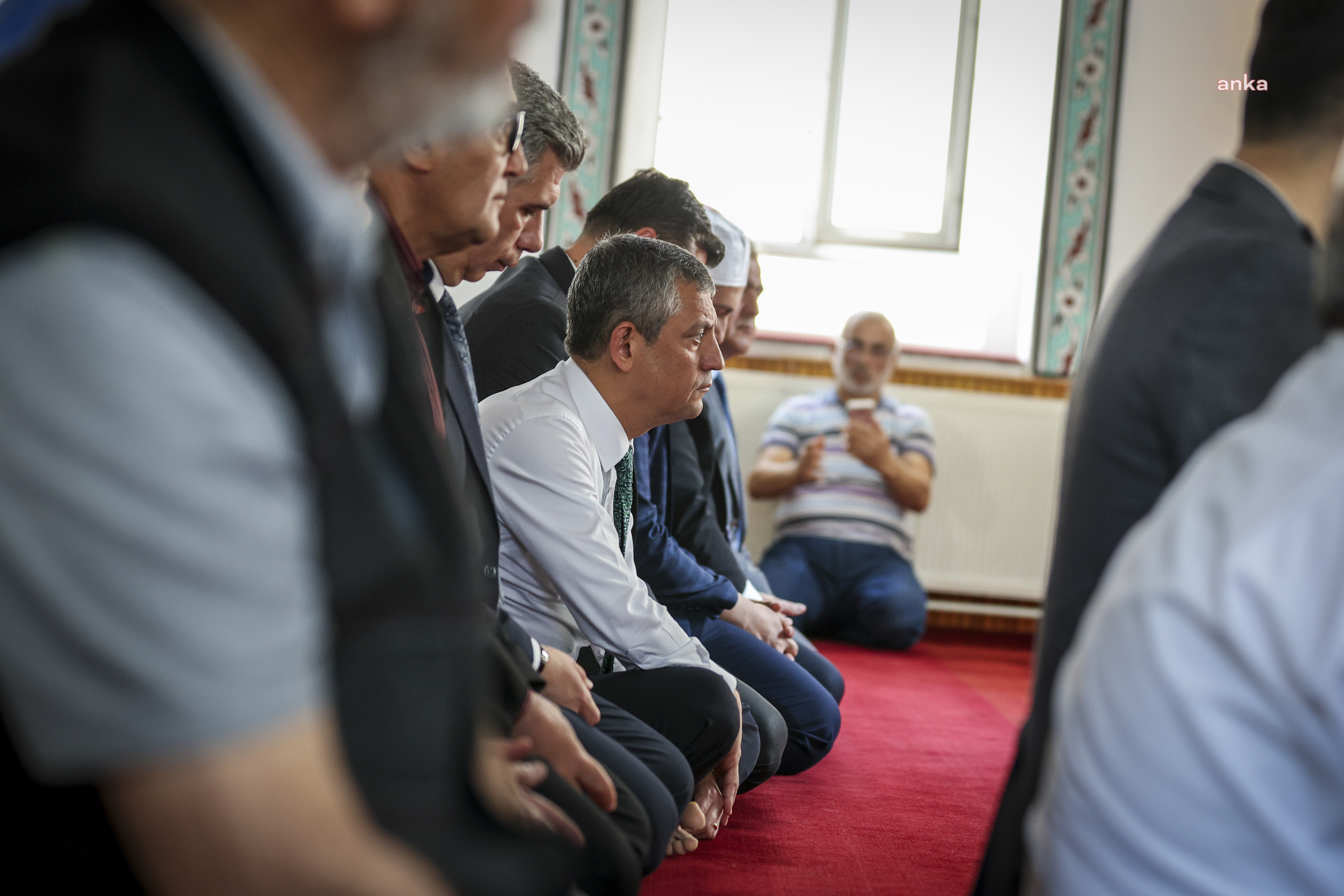 Soma maden faciasının 11'inci yılı... CHP Genel Başkanı Özel, madenciler için düzenlenen mevlit programına katıldı
