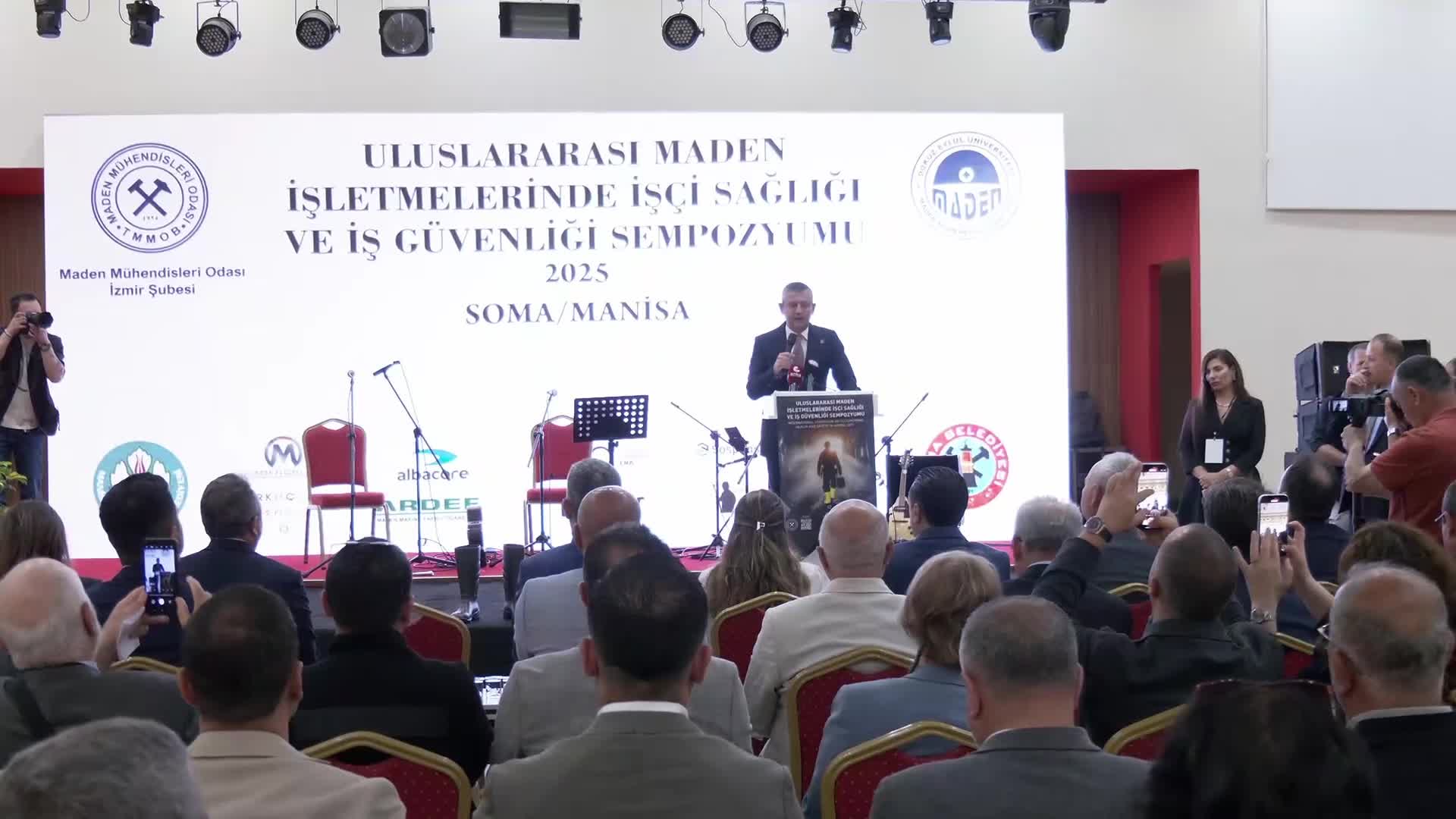 Uluslararası Maden İşletmelerinde İşçi Sağlığı ve İş Güvenliği Sempozyumu... CHP Genel Başkanı Özgür Özel: "Bugün Türkiye'de 301 madencinin daha hayatını kaybetmemesi annelerinin, eşlerinin duasına bağlı"