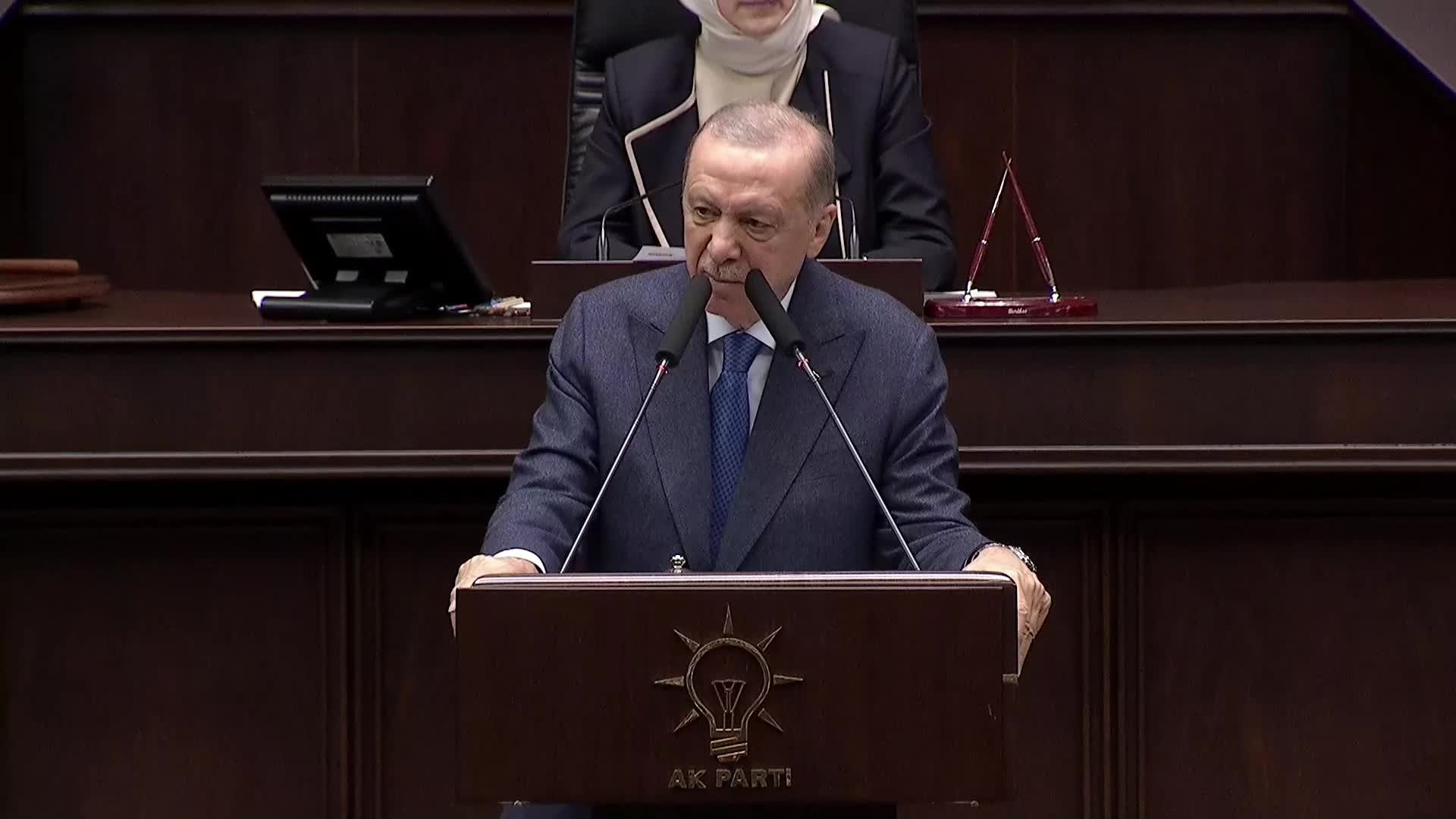 AK Parti Grup Toplantısı... Erdoğan: "Terör örgütünün kendini feshinin ardından belediyelerdeki kayyum uygulamasının yeniden istisna haline geleceğini düşünüyoruz"