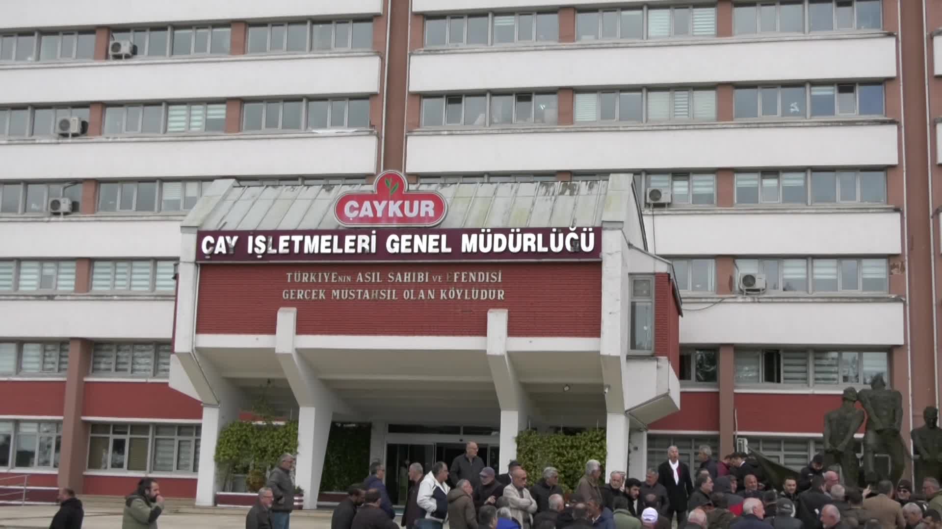 Rize'de "çay fiyatı" protestosu... CHP Rize İl Başkanı Deniz: "Çay üreticisi hakkını istiyor"