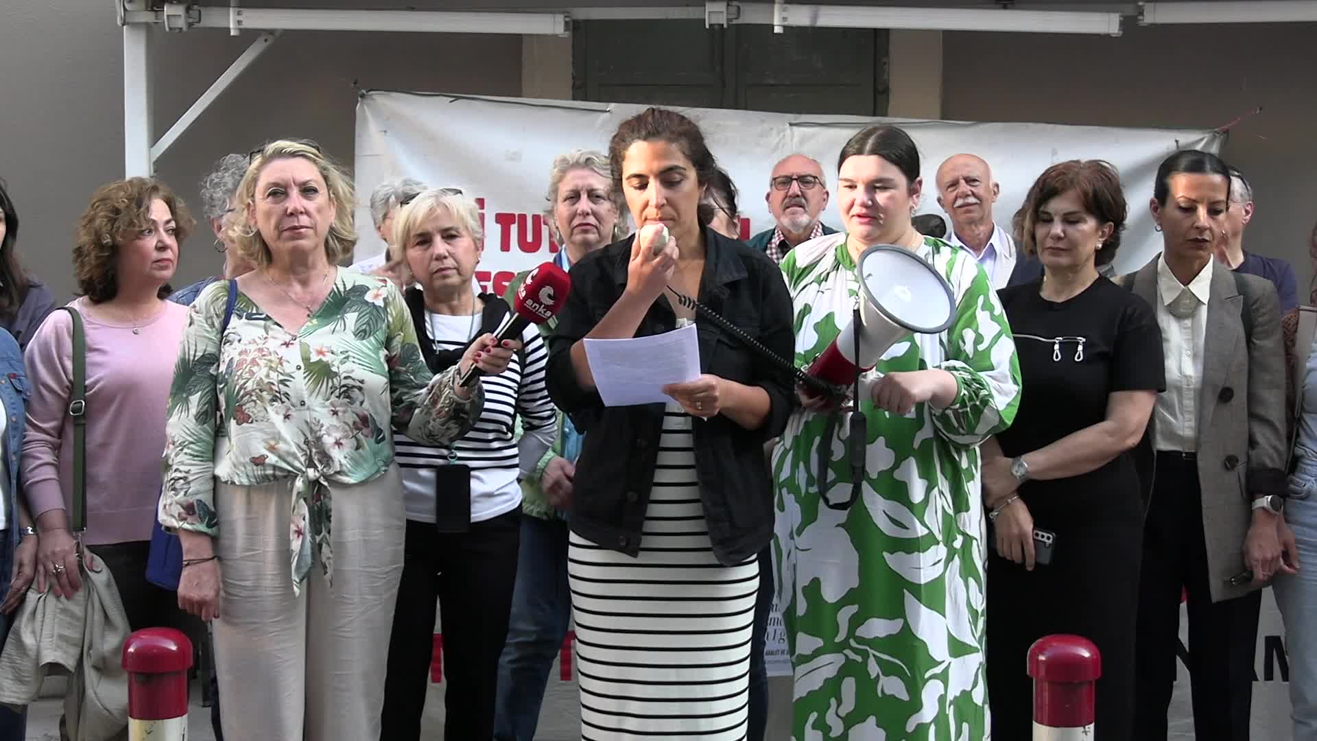 TMMOB İzmir İKK Kadın Çalışma Grubu’ndan kadınların yaşam haklarına yönelik girişimlere tepki: Bu düzen bizi susturamaz