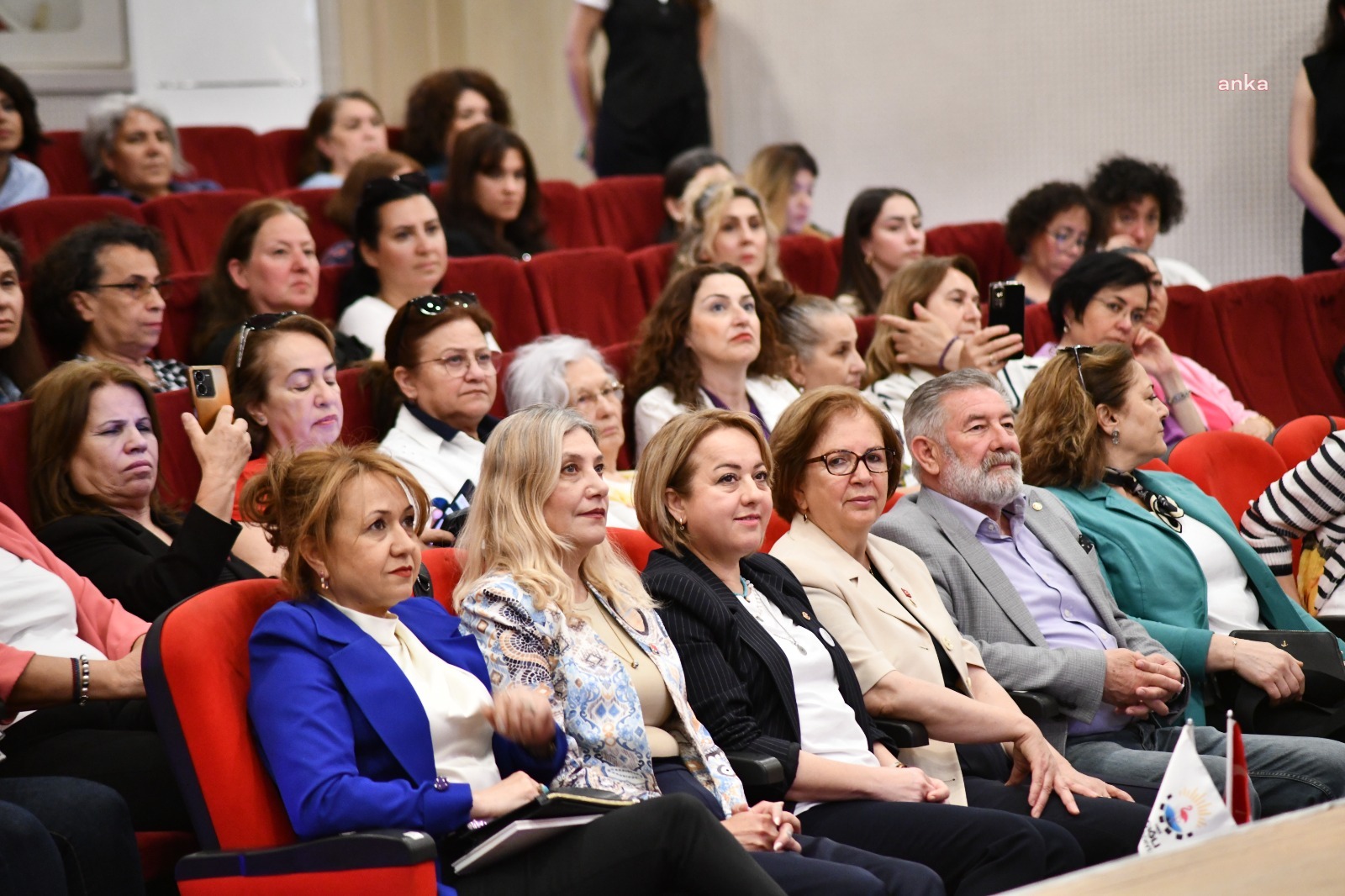 Çiğli Belediyesi ve Ege Kadın Buluşması’ndan kadınlara dijital eğitim desteği