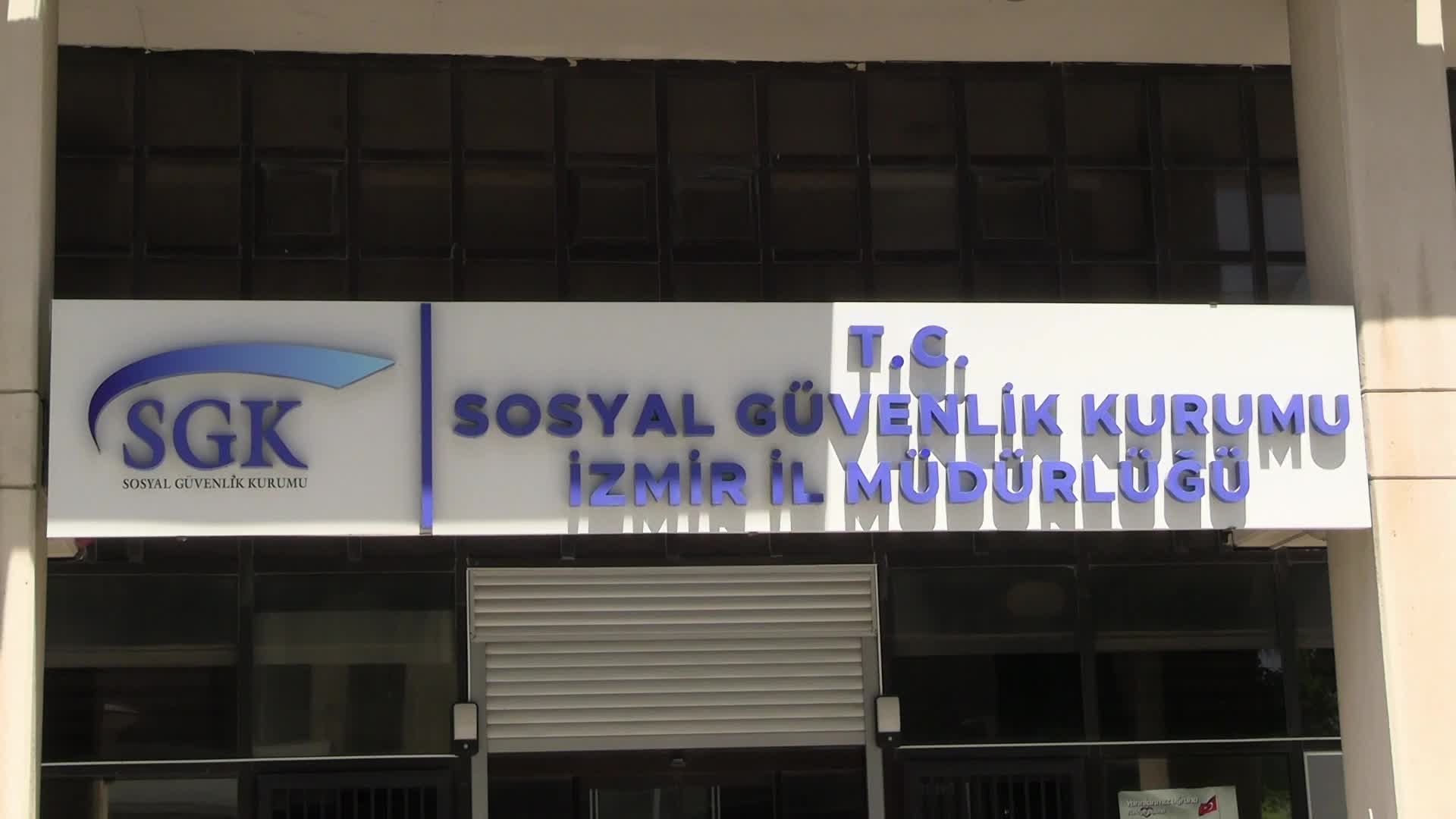 BES İzmir Şubesi: Gerçek bir toplu sözleşme ve grevli sendika hakkı istiyoruz