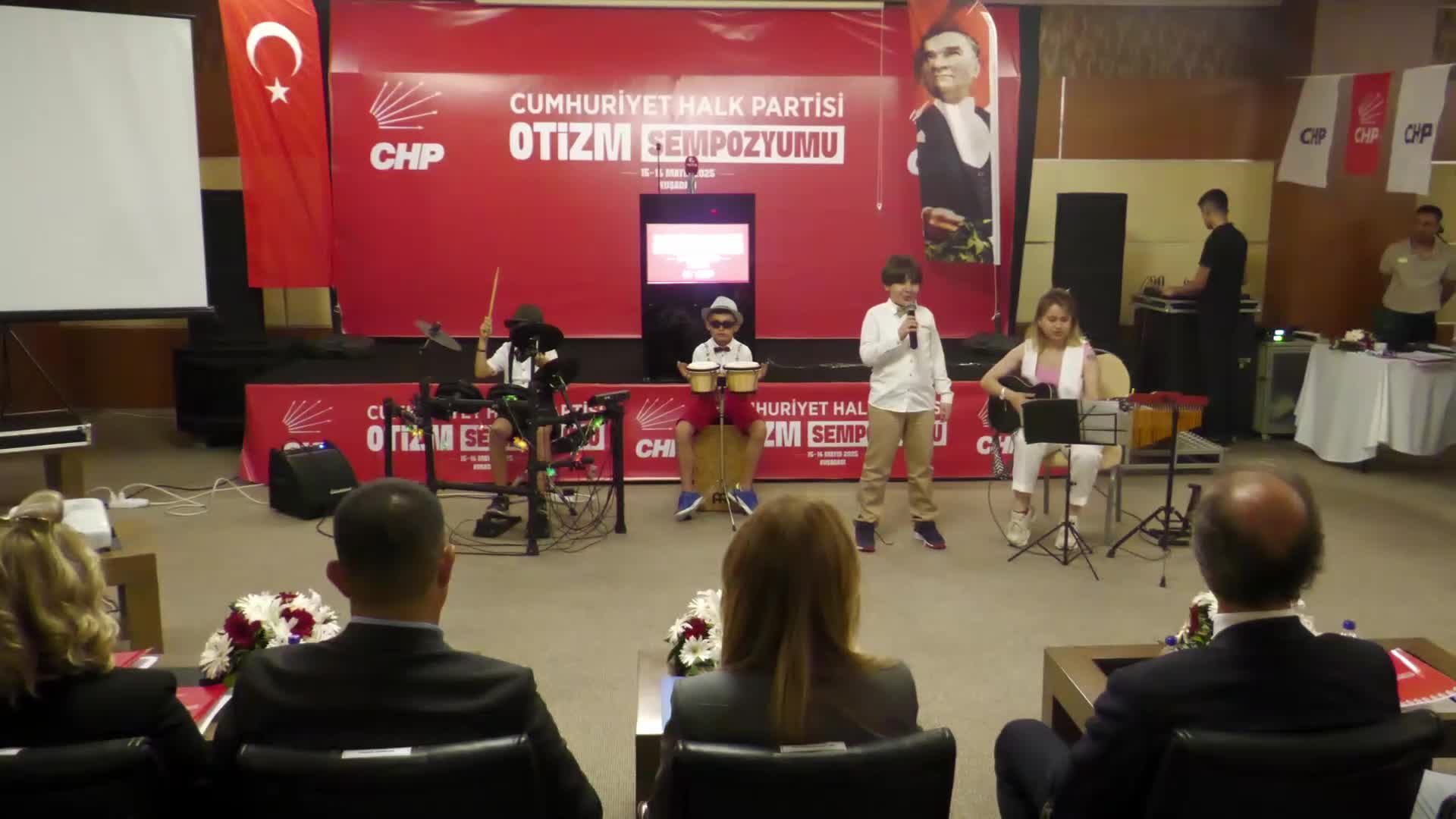 CHP’nin Otizm Sempozyumu...Aylin Nazlıaka: Eşitliği sağladığımız takdirde tüm sorunları, tüm engelleri aşmak mümkün olabilir"