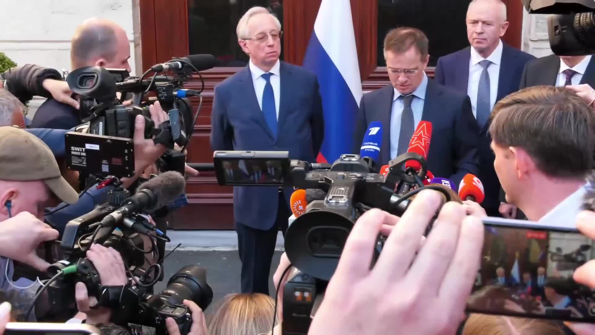 Vladimir Medinskiy başkonsoloslukta açıklama yaptı: Ukrayna ile Rusya arasındaki ihtilafı çözmenin yollarını bulmaya odaklandık