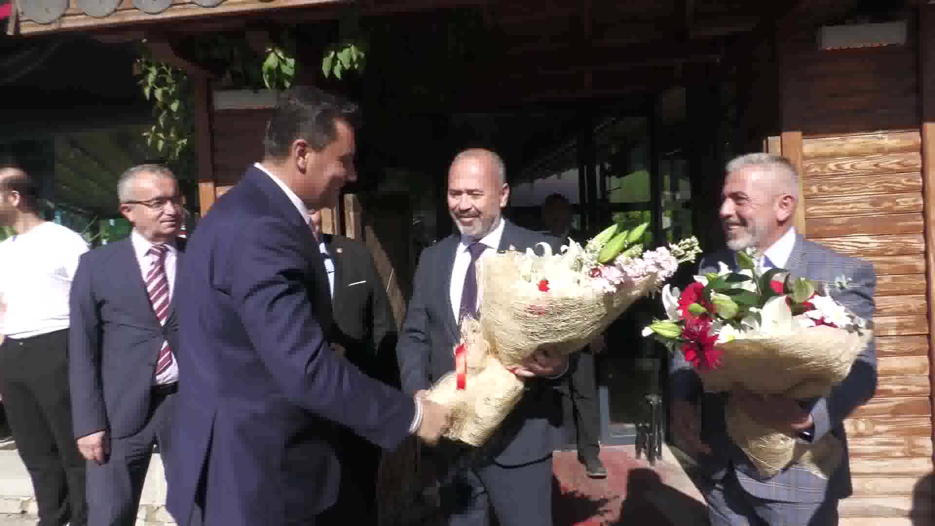 Manisa Büyükşehir Belediye Başkan Zeyrek, halk otobüsü esnafıyla bir araya geldi