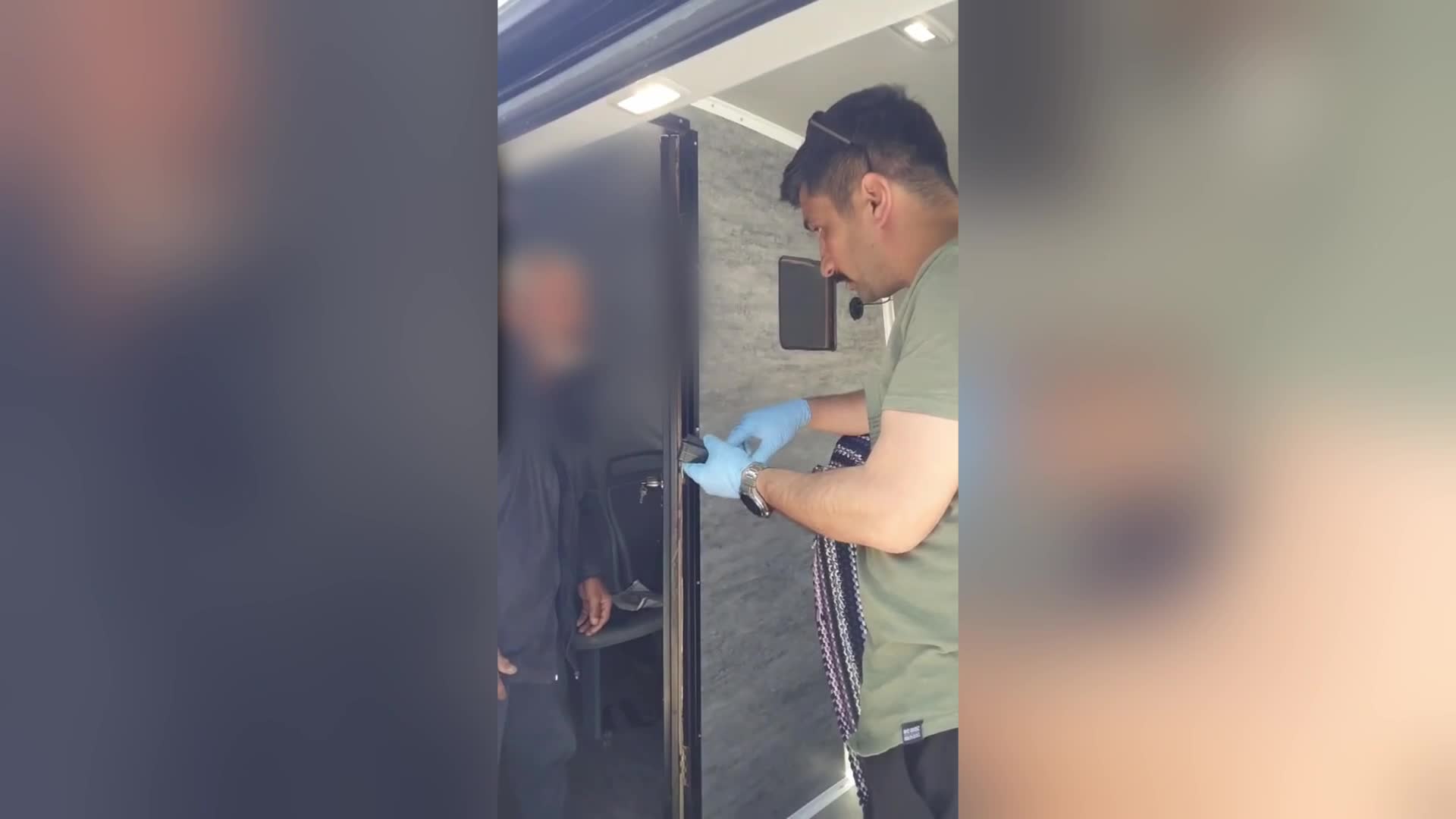 Küçükçekmece’de dilenci üzerinde GPS cihazı çıktı