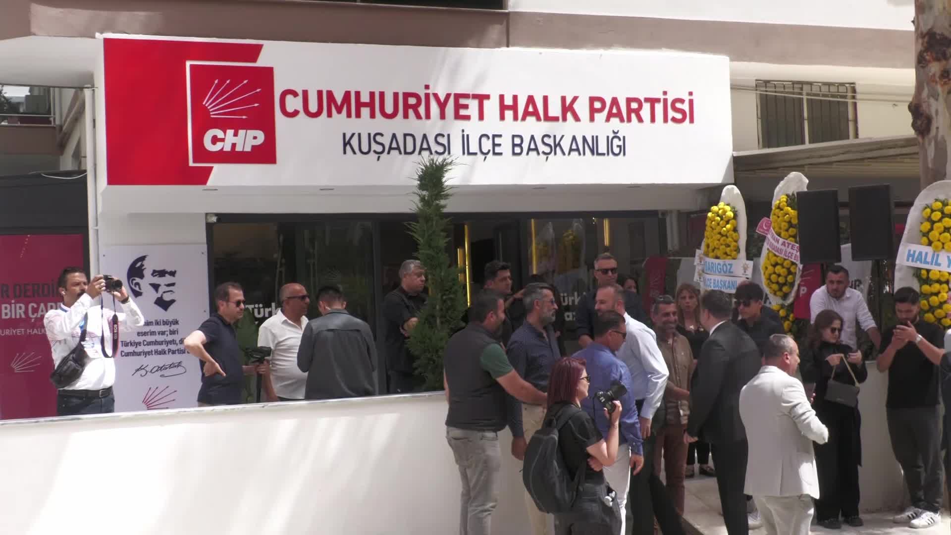 CHP Genel Başkanı Özgür Özel, partisinin Kuşadası İlçe Başkanlığı’nı ve Nazik Bekmezci Otizm Yaşam ve Destek Merkezi'ni açtı