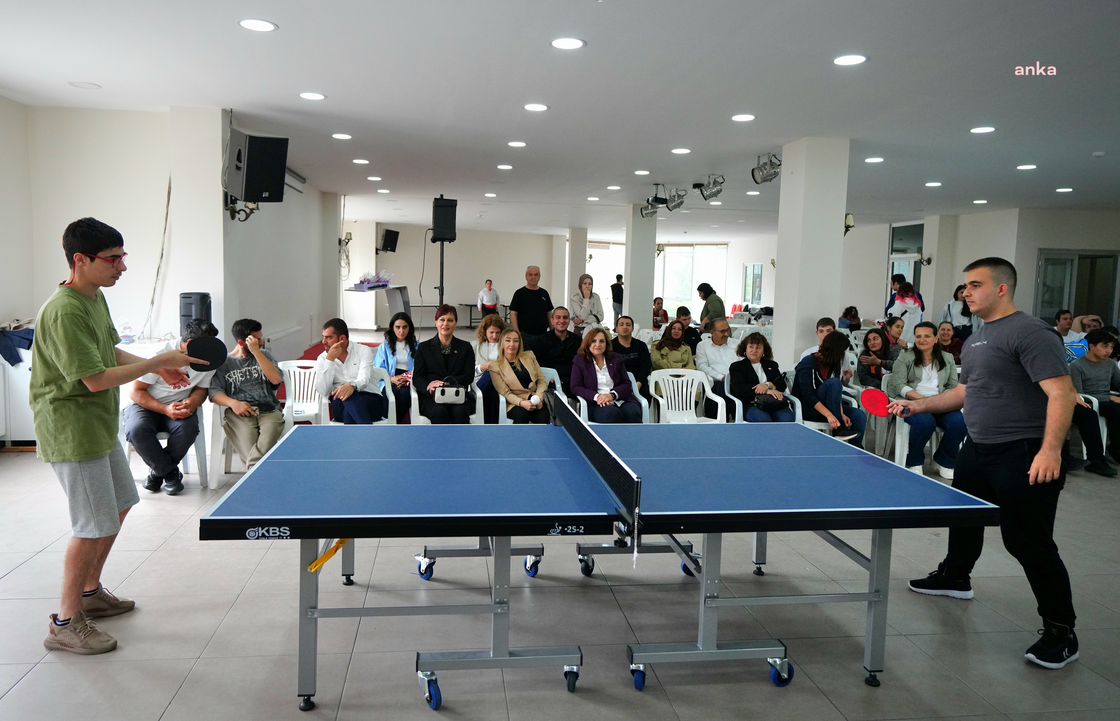 Beylikdüzü’nün özel sporcuları, masa tenisinde ter döktü