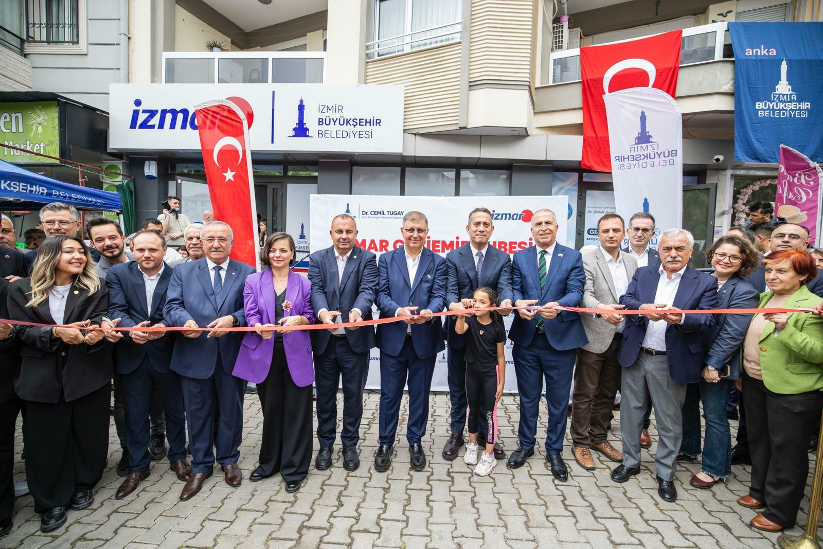 İZMAR'ın üçüncü şubesi Gaziemir’de hizmete açıldı.... Cemil Tugay: "Bunlar insanlarımızın temel ihtiyacını karşılasın diye açılan marketler"