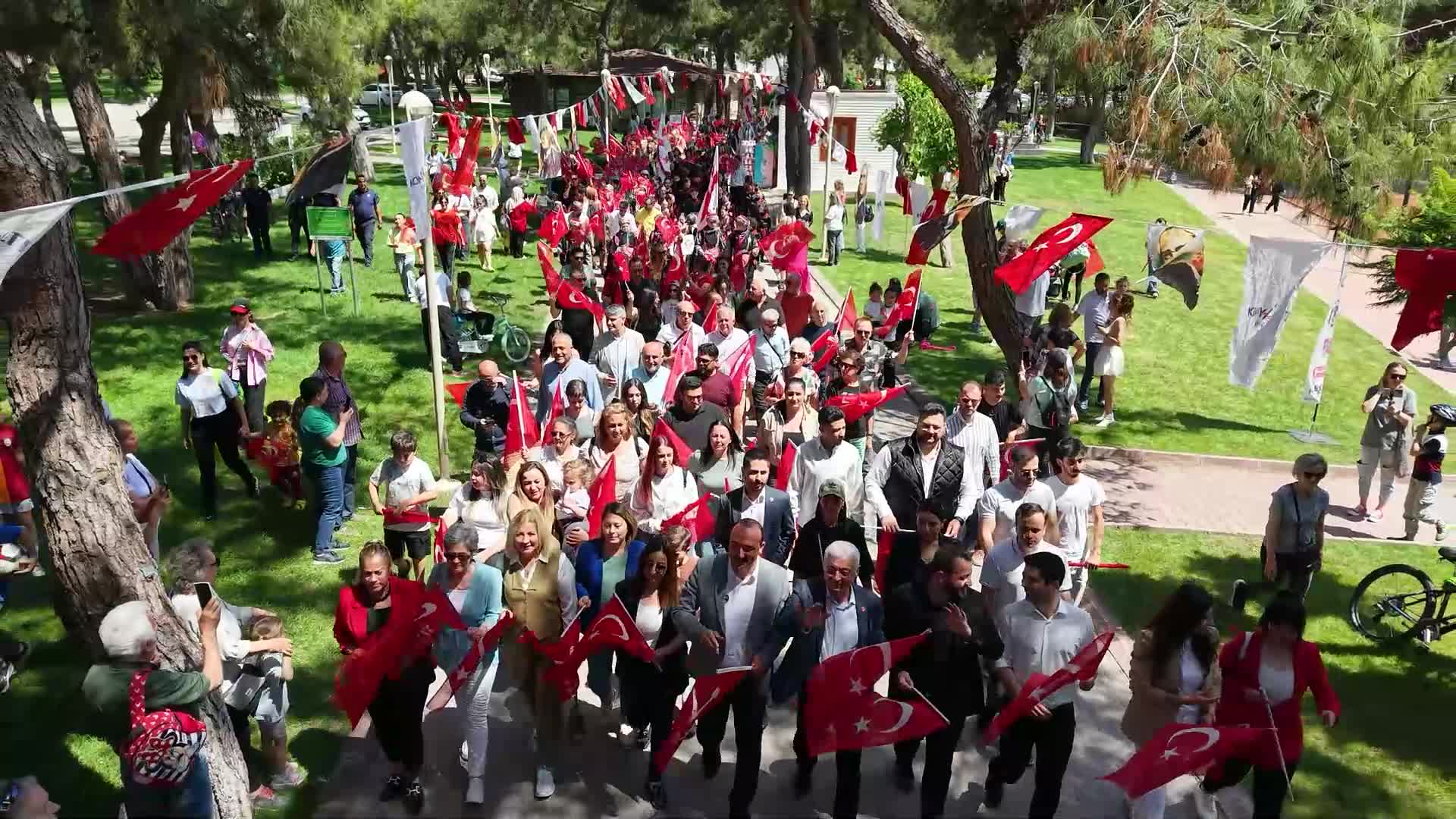 Konyaaltı Belediyesi'nin "Gençlik Şenliği" kortej ile başladı