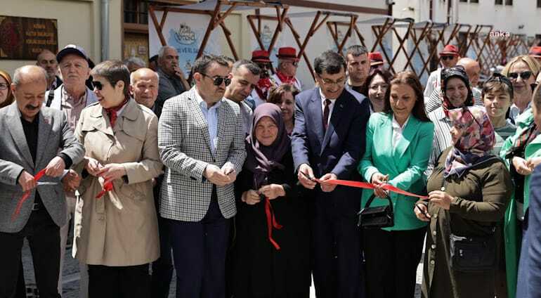 Kütahya Belediyesi'nden Germiyan Sokak'ta çifte açılış