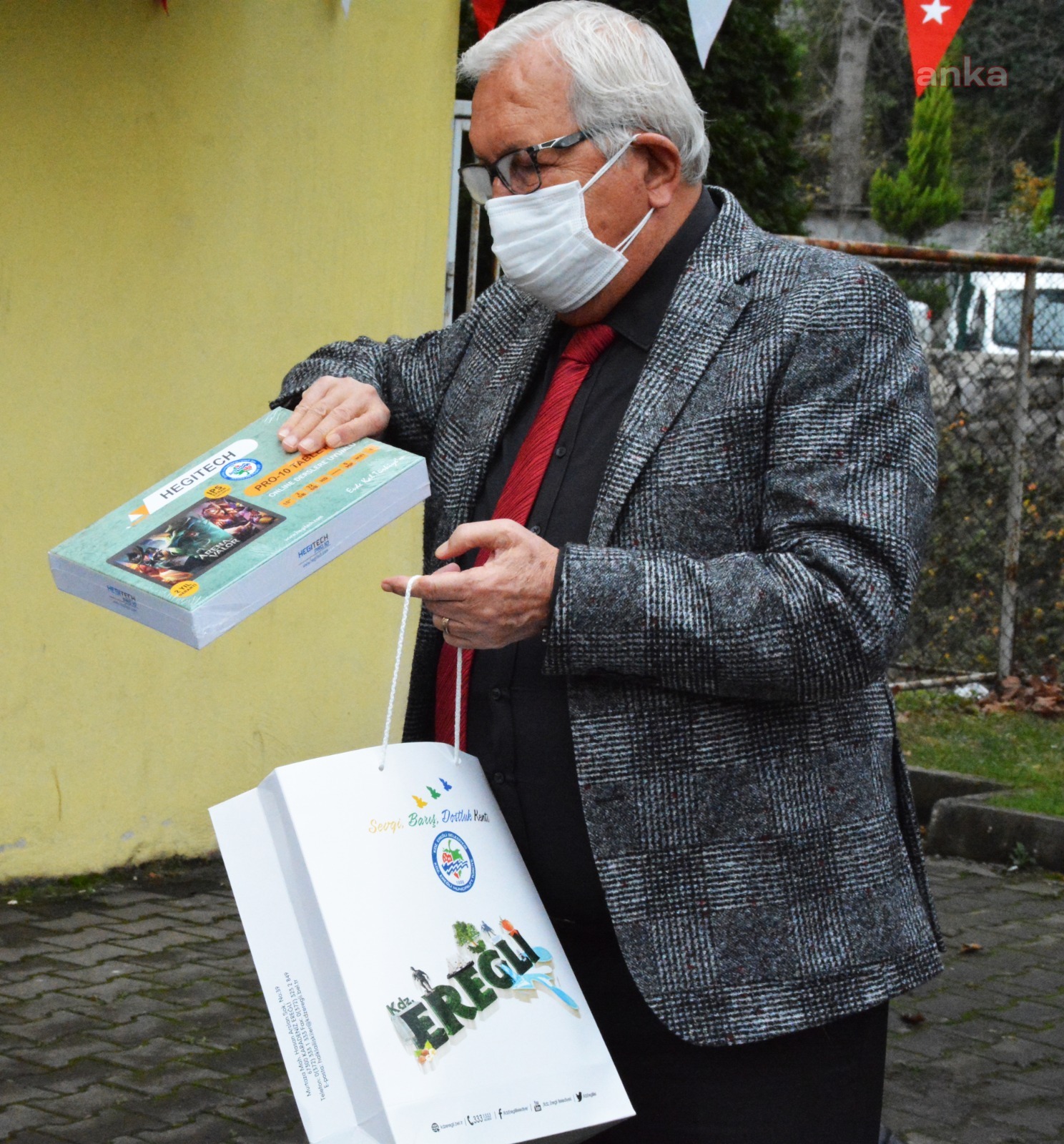 KDZ.EREĞLİ BELEDİYESİ'NDEN 100 ÖĞRENCİYE TABLET DESTEĞİ
