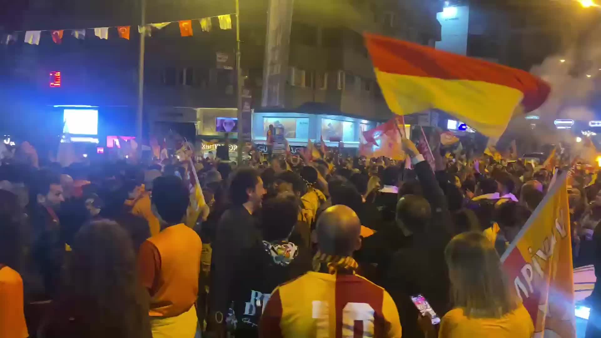 Başkentte Galatasaraylı taraftarların şampiyonluk sevinci