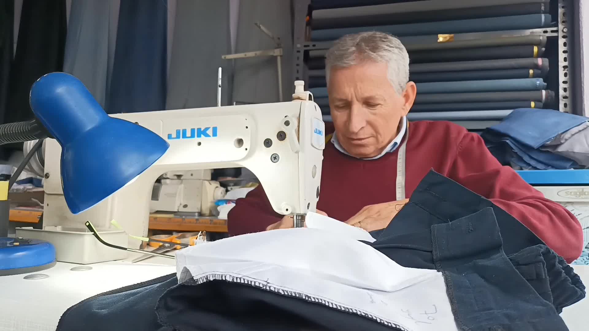 Aydın'da 49 yıllık terzi: "Son yıllarda tamirat işleri arttı"