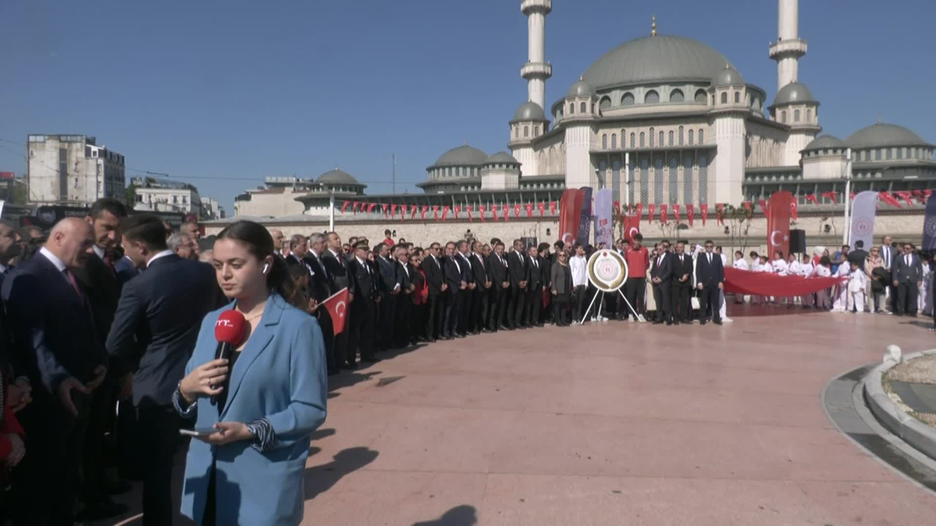 Taksim’de 19 Mayıs töreni… Nuri Aslan:  İBB Başkanı Ekrem İmamoğlu Cumhuriyetin ikinci yüz yılını inşa etmek için Silivri’den yola çıktı
