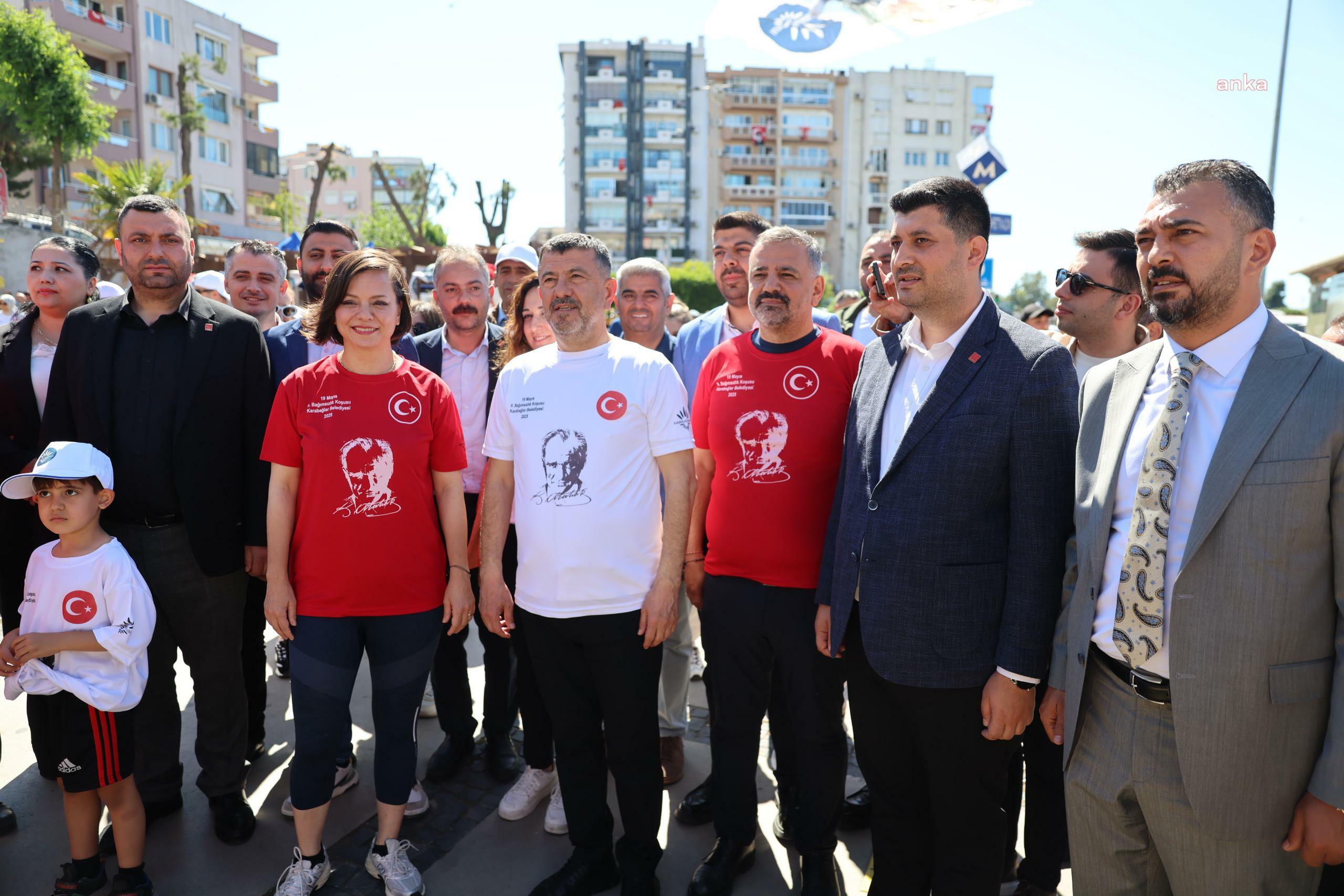 Karabağlar'da yüzlerce vatandaş "Cumhuriyet ve Bağımsızlık" için koştu