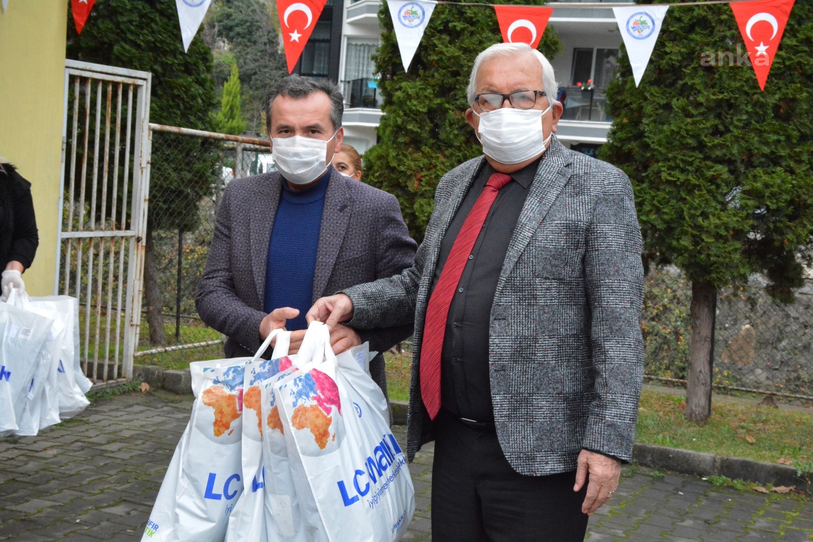 KDZ. EREĞLİ’DE, BİN ÇOCUĞA GİYSİ YARDIMI BAŞLADI