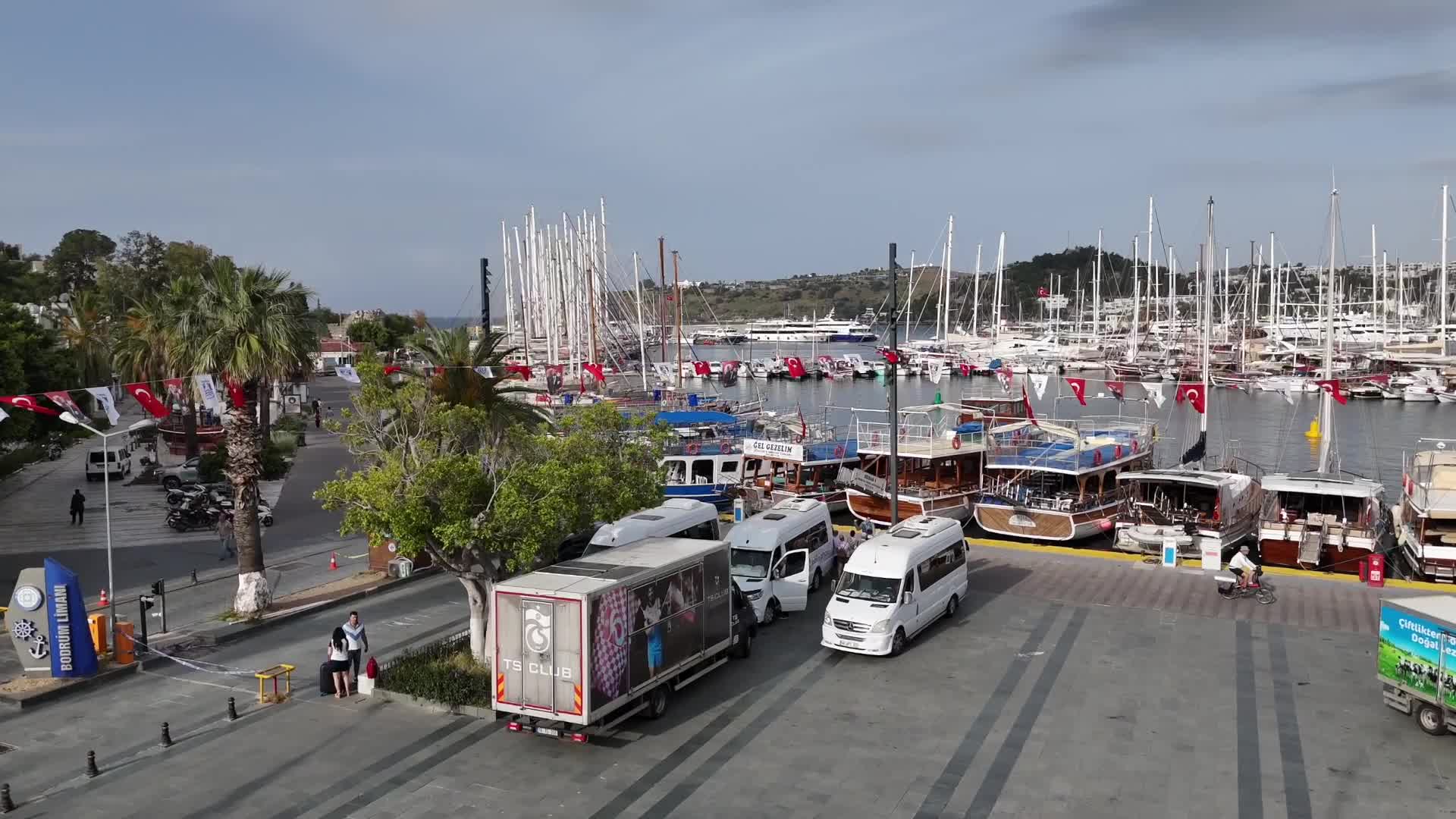 Muğla Büyükşehir Belediyesi, Bodrum ve Gümbet limanlarını turizm sezonuna hazırladı