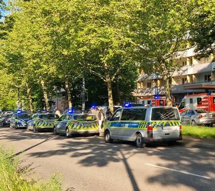 Almanya'nın Halle kentinde bir apartmandaki bıçaklı saldırıda, biri çocuk üç kişi yaralandı