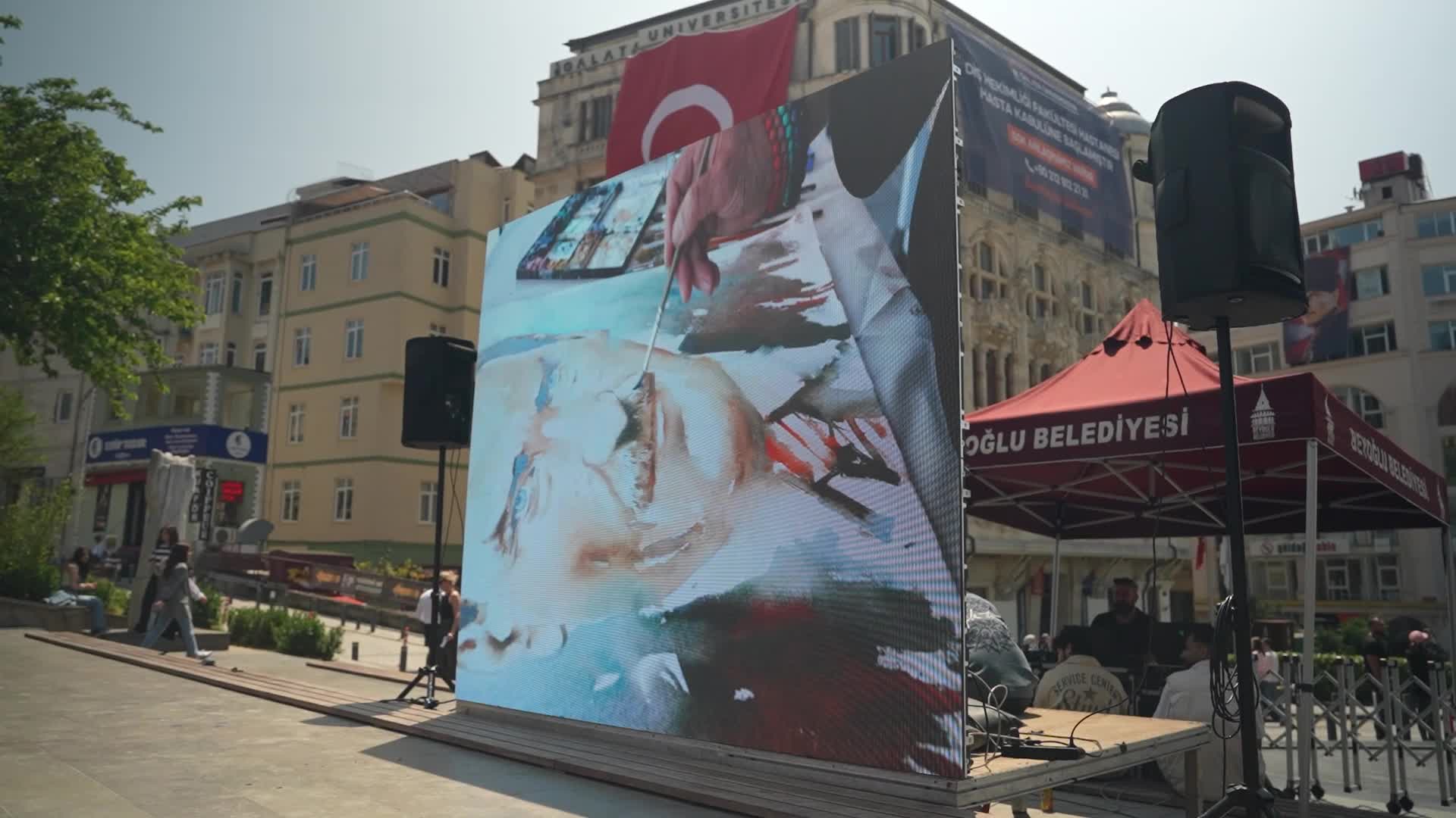 Atatürk’ün portresi 19 Mayıs’a özel canlı olarak çizildi