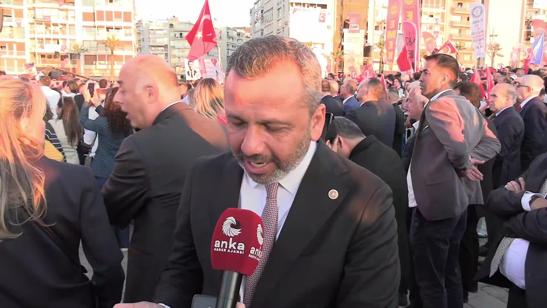 CHP'nin İzmir'deki "Millet İradesi'ne Sahip Çıkıyor" mitingi... Burak Erbay: Bu sesin artık Ankara'dan, dünyanın her yerinden duyulma zamanı geldi