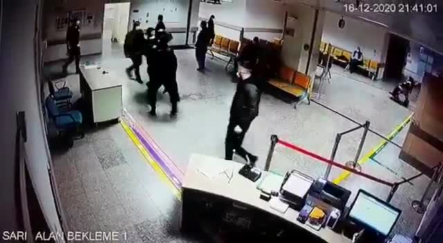 BAFRA DEVLET HASTANESİNDE SAĞLIK ÇALIŞANINA BIÇAKLI SALDIRI GİRİŞİMİ