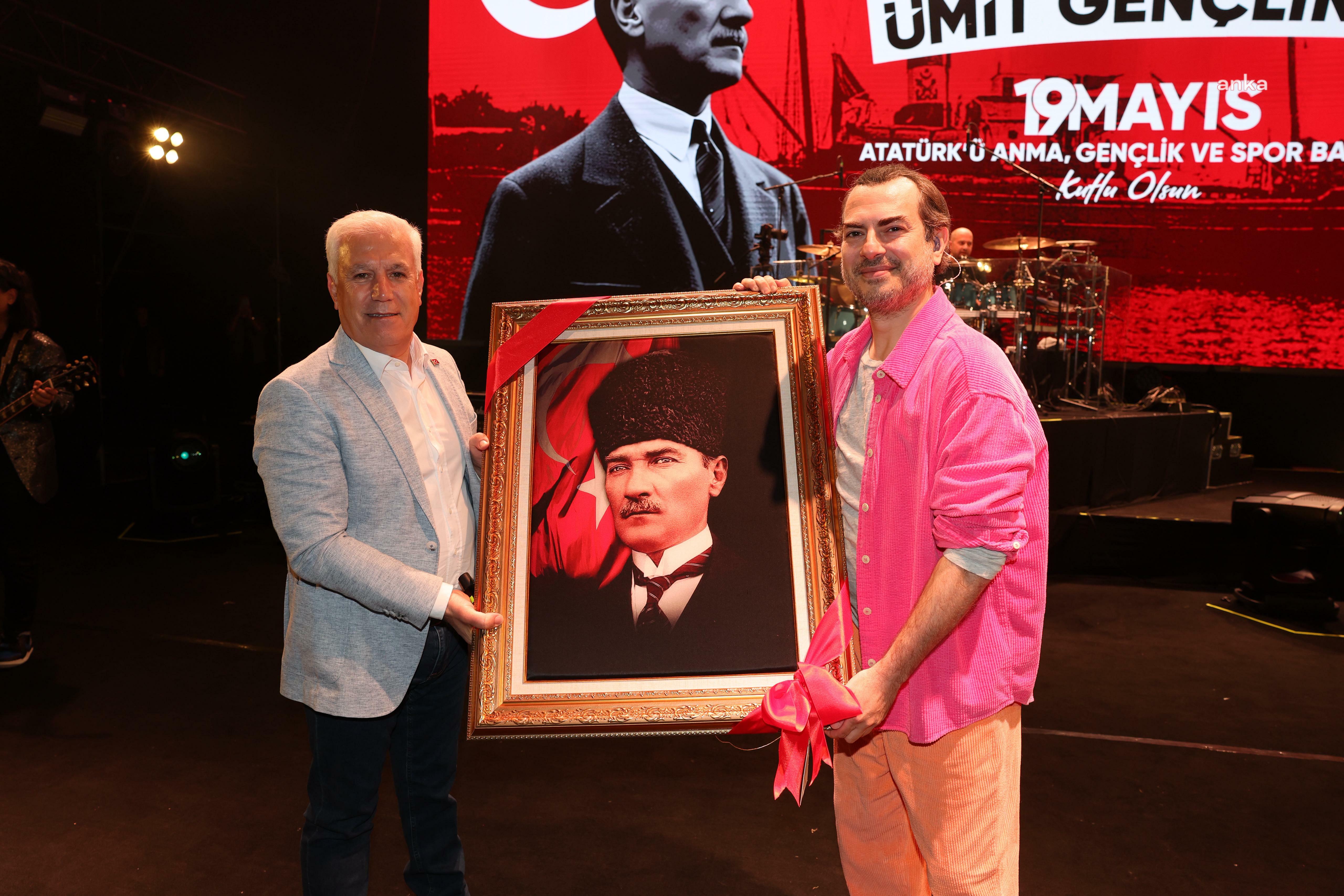 Bursa’da 19 Mayıs coşkusu, Mor ve Ötesi ile zirve yaptı