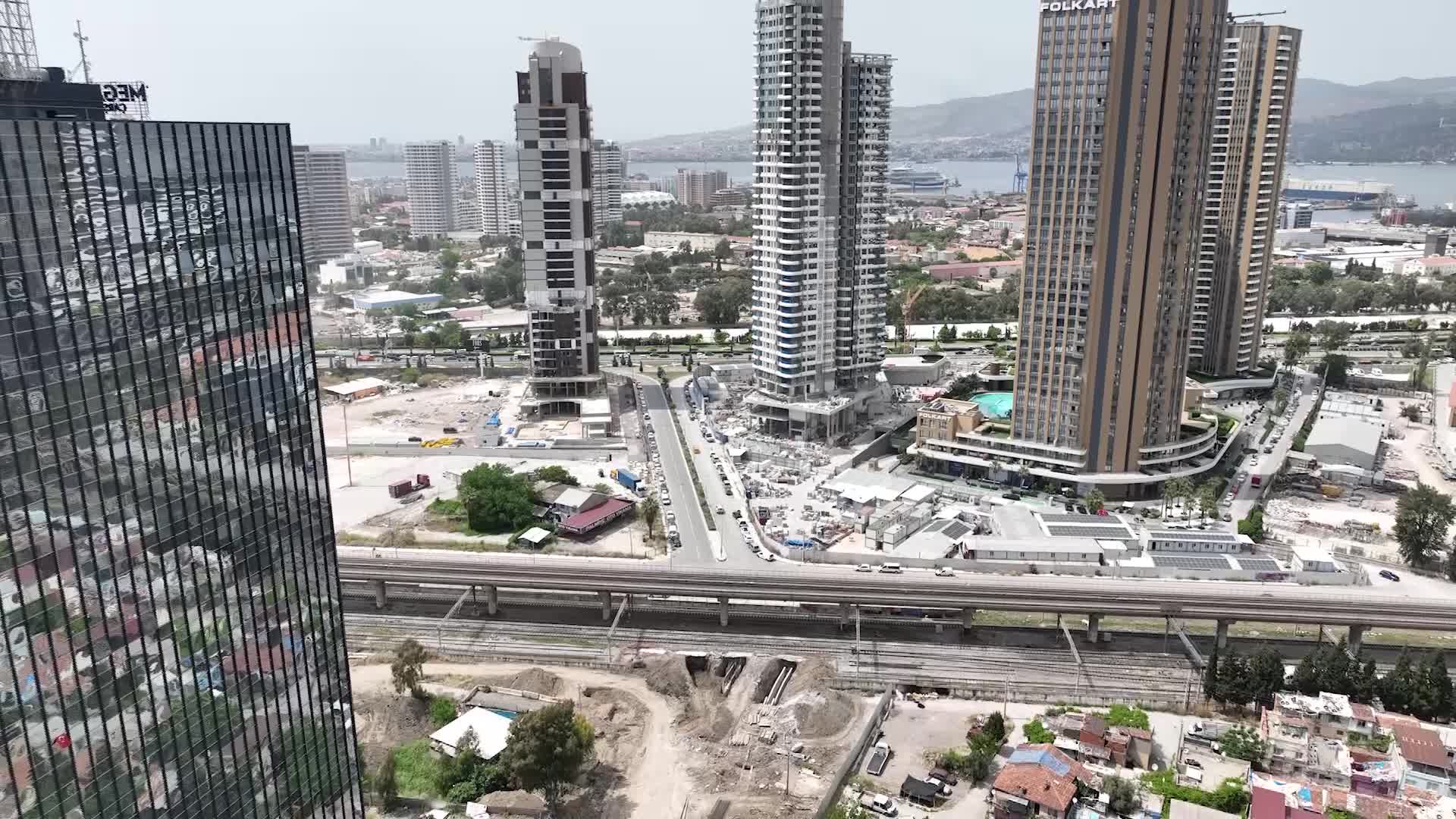 İzmir Büyükşehir’in ulaşım yatırımları sürüyor: Mürselpaşa Alt Geçidi’nde kazı çalışmaları başladı