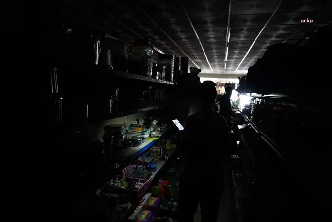 İspanya'da bu kez tüm büyük mobil ağlar ve acil servis hatları çöktü