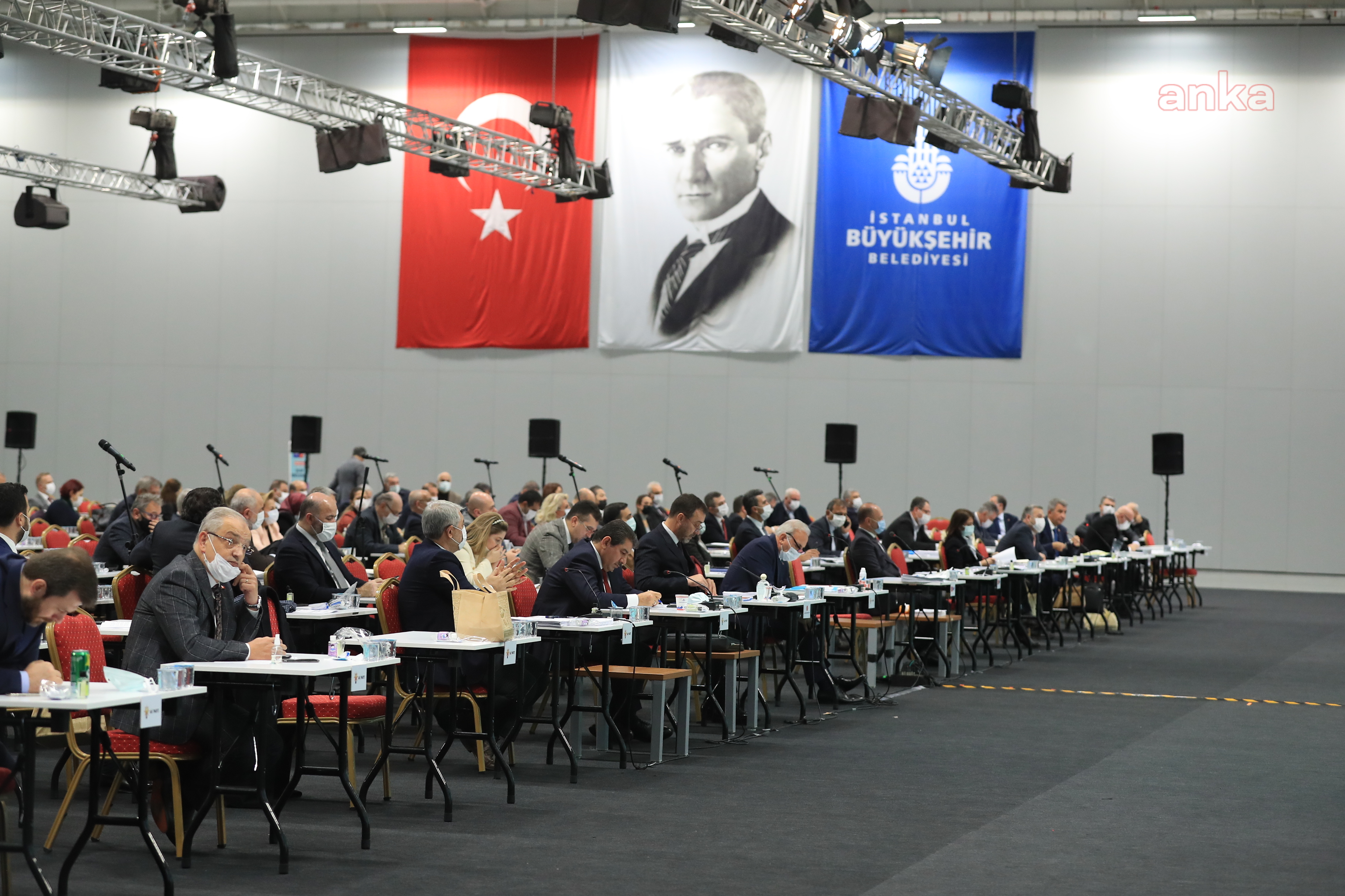 İBB’DEN OTOBÜS TERMİNALLERİNDEKİ KİRACILARA YÜZDE 50 İNDİRİM