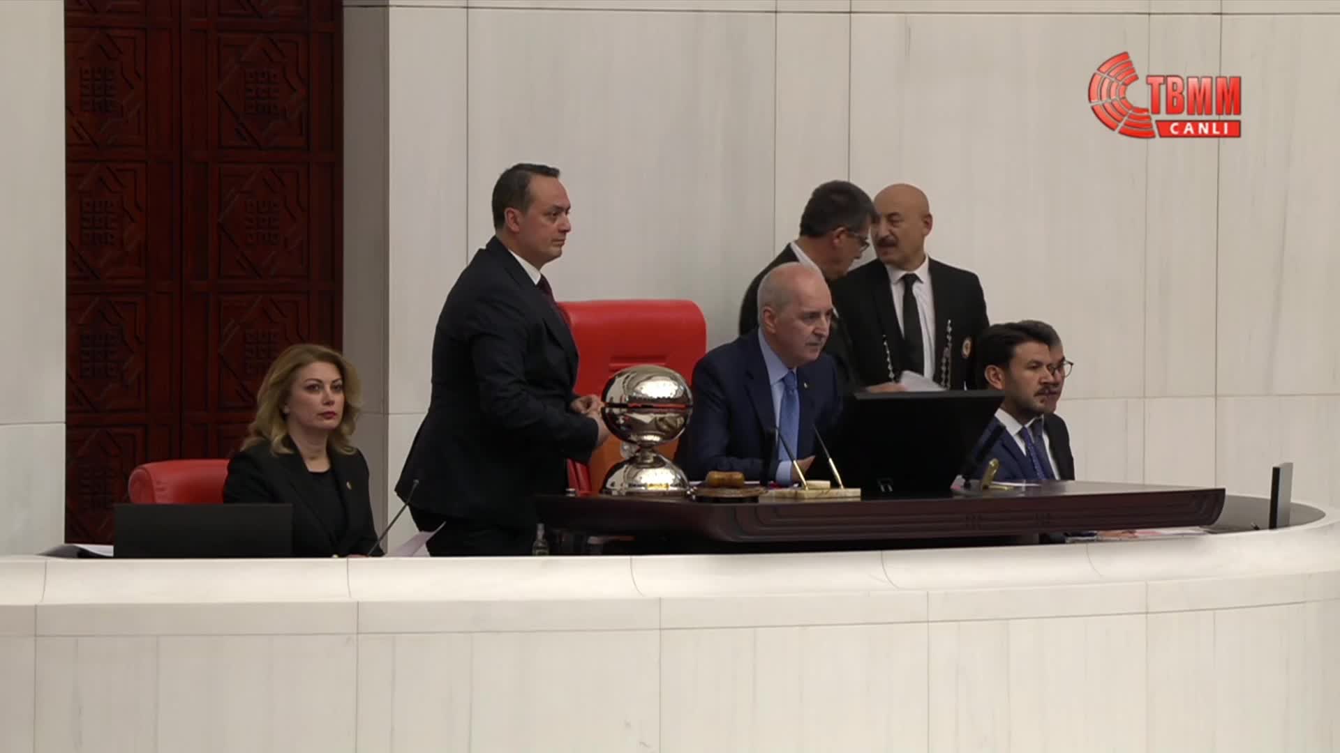 TBMM Genel Kurulu'nda başkanvekilliği tartışması... CHP'li Günaydın: "Bu Meclis'i Cumhur İttifakı'nın başkanvekillerinin Meclis'i haline getiriyorsunuz"