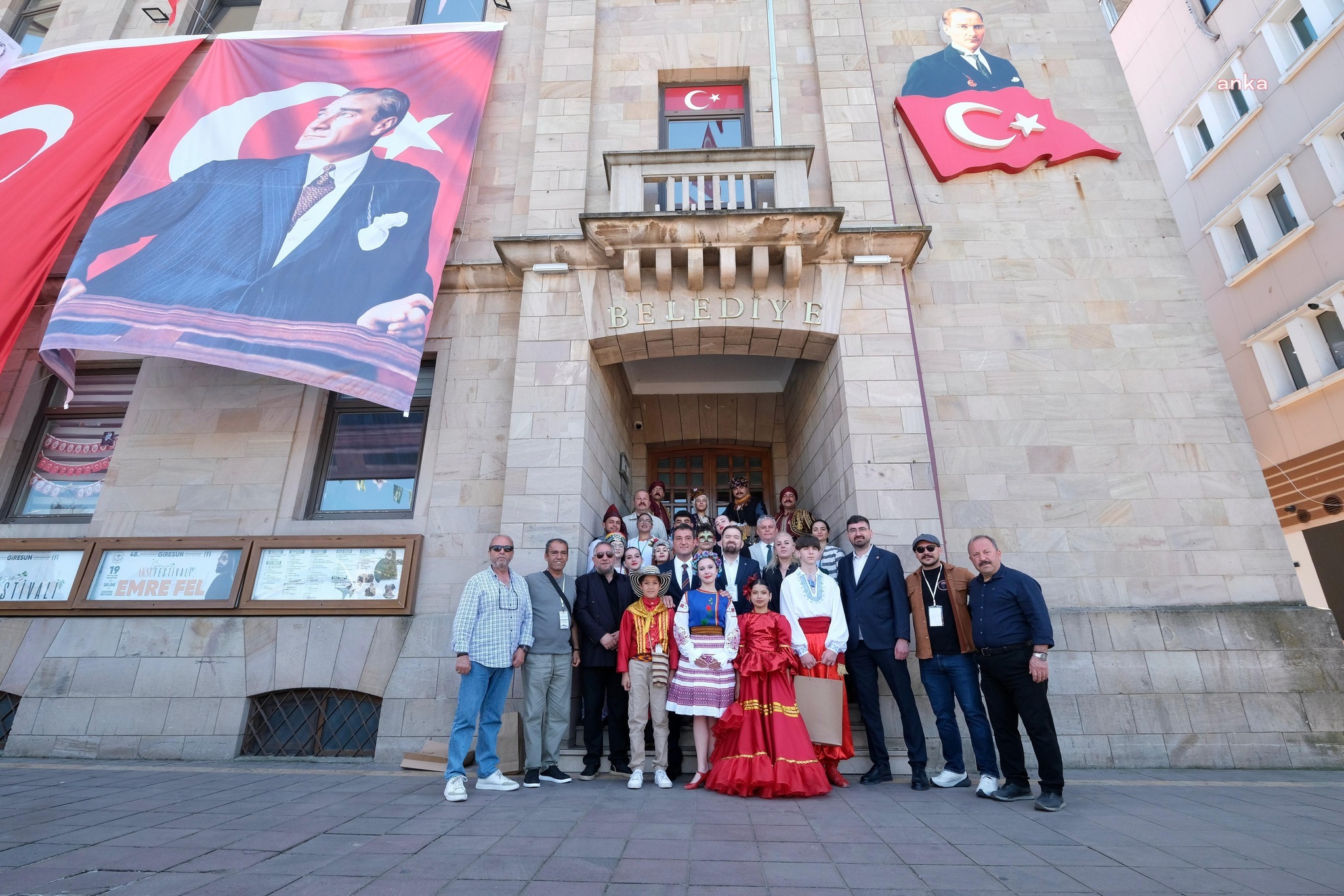 Yurt dışından gelen dans ekiplerinden Giresun Belediye Başkanı Köse'ye ziyaret