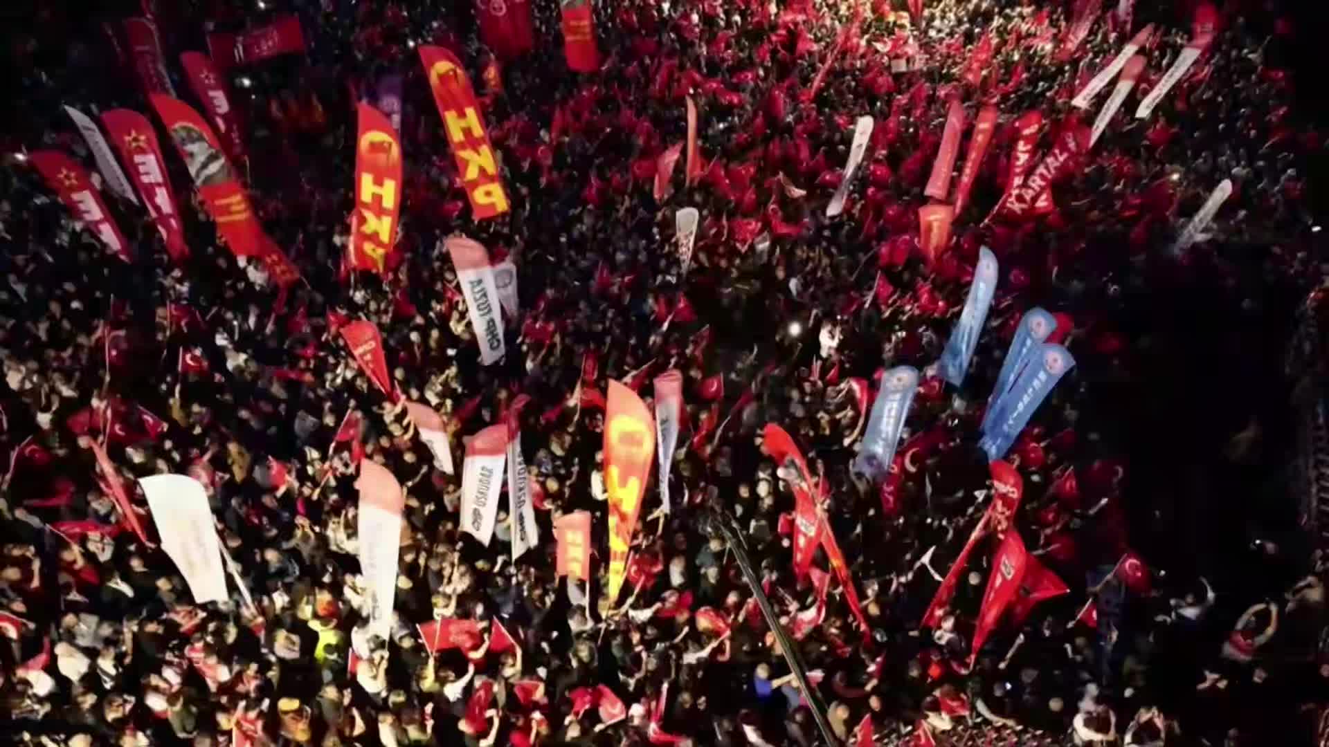 CHP'nin Pendik mitingi... Özgür Özel: "Biz 19 Mayıs’ta İzmir’de bir kapanışı değil, bir başlangıcı gerçekleştirdik"