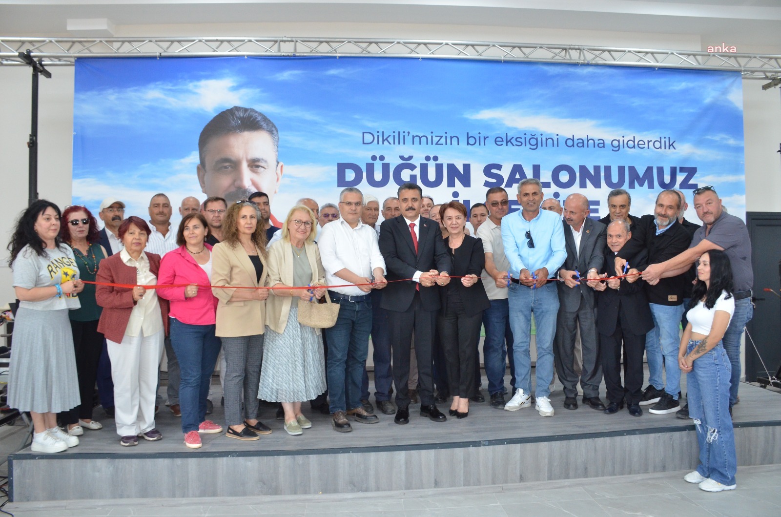 Dikili Belediyesi tarafından yapımı tamamlanan Açık Kapalı Düğün Salonu hizmete açıldı