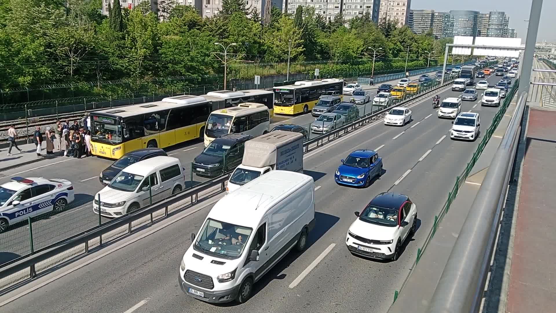 İETT:  1090 otobüs görevini sürdürmüş, 1930 otobüsün katıldığı eylem ise sona ermiştir