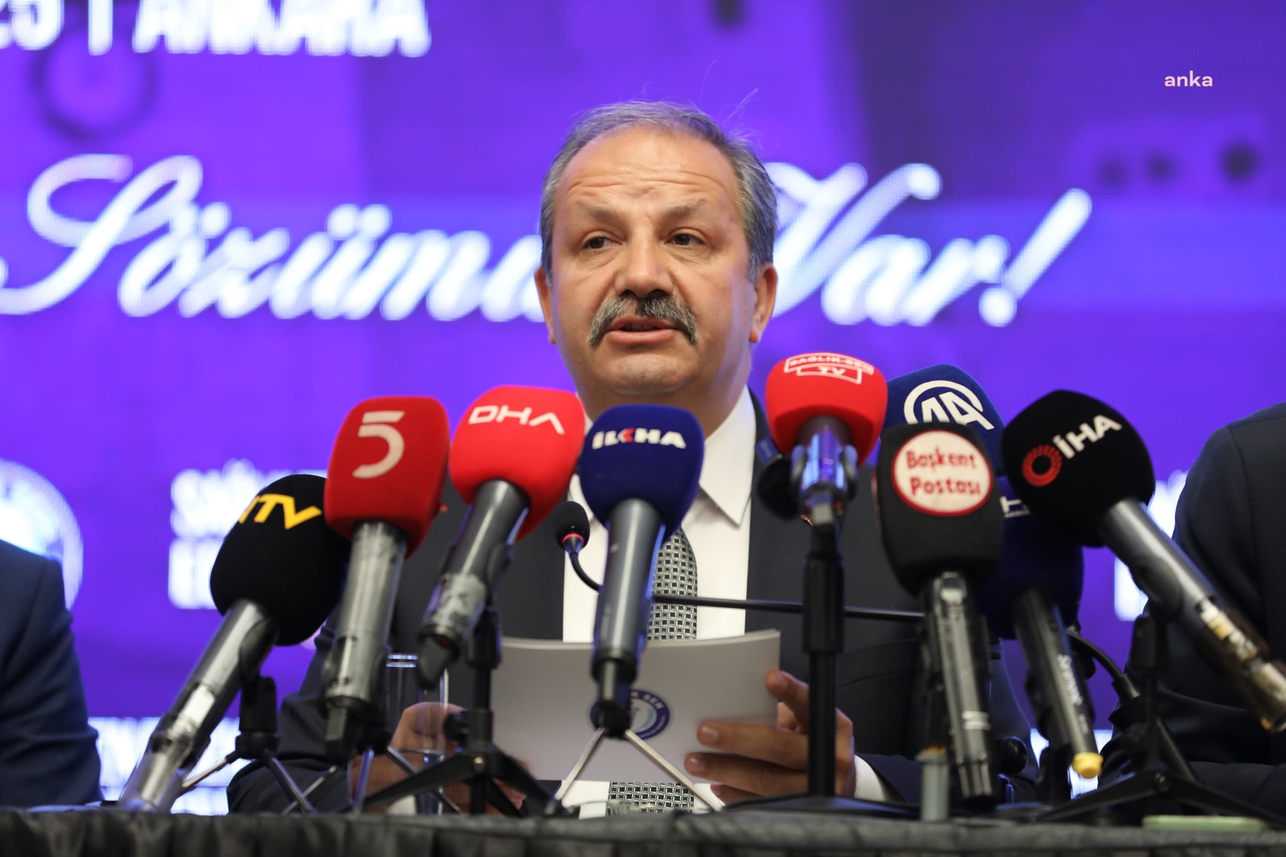 Sağlık-Sen araştırması: Aile Yılı'nda hemşire ve ebelerin yüzde 73'ü iş ve aile dengesini kuramıyor
