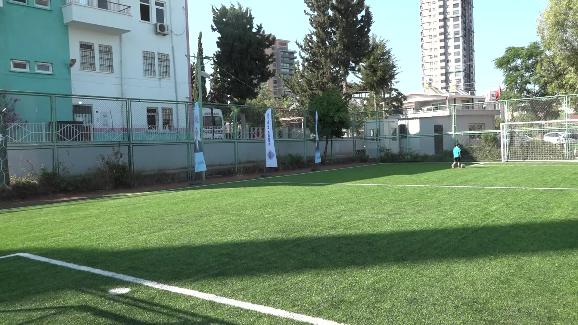 Yenişehir Belediyesi, 50. Yıl Mahallesi’nde yapımı tamamlanan halı sahayı hizmete açtı