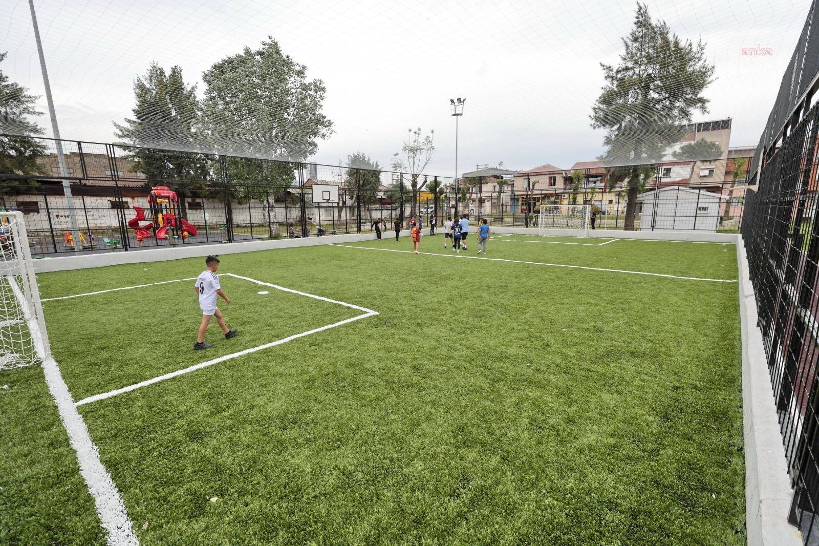 Konak’tan Yenidoğan Parkı’na modern saha