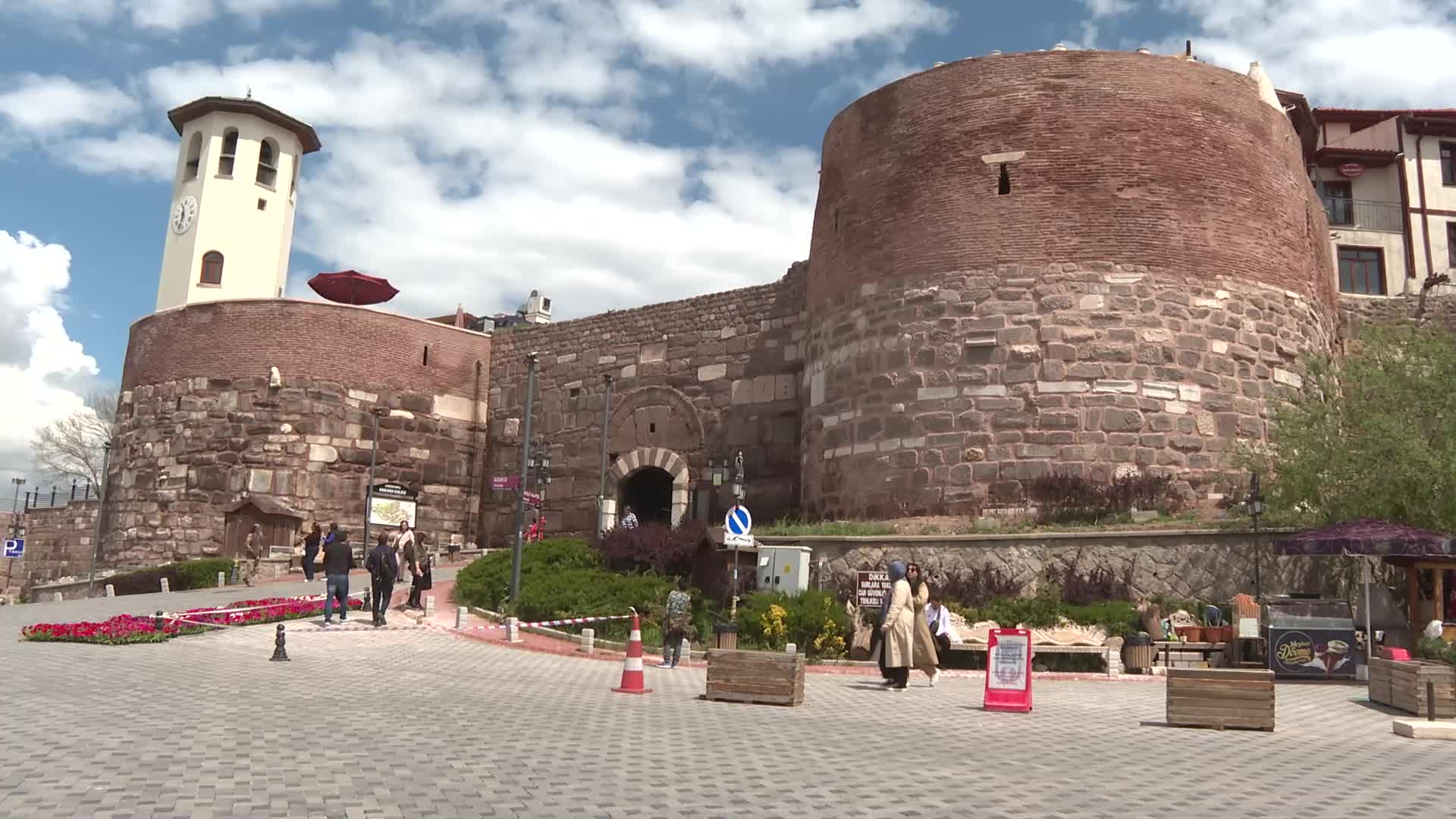 Ankara Büyükşehir Belediyesi, Ankara Kalesi’nde başlattığı restorasyon çalışmalarını tamamladı