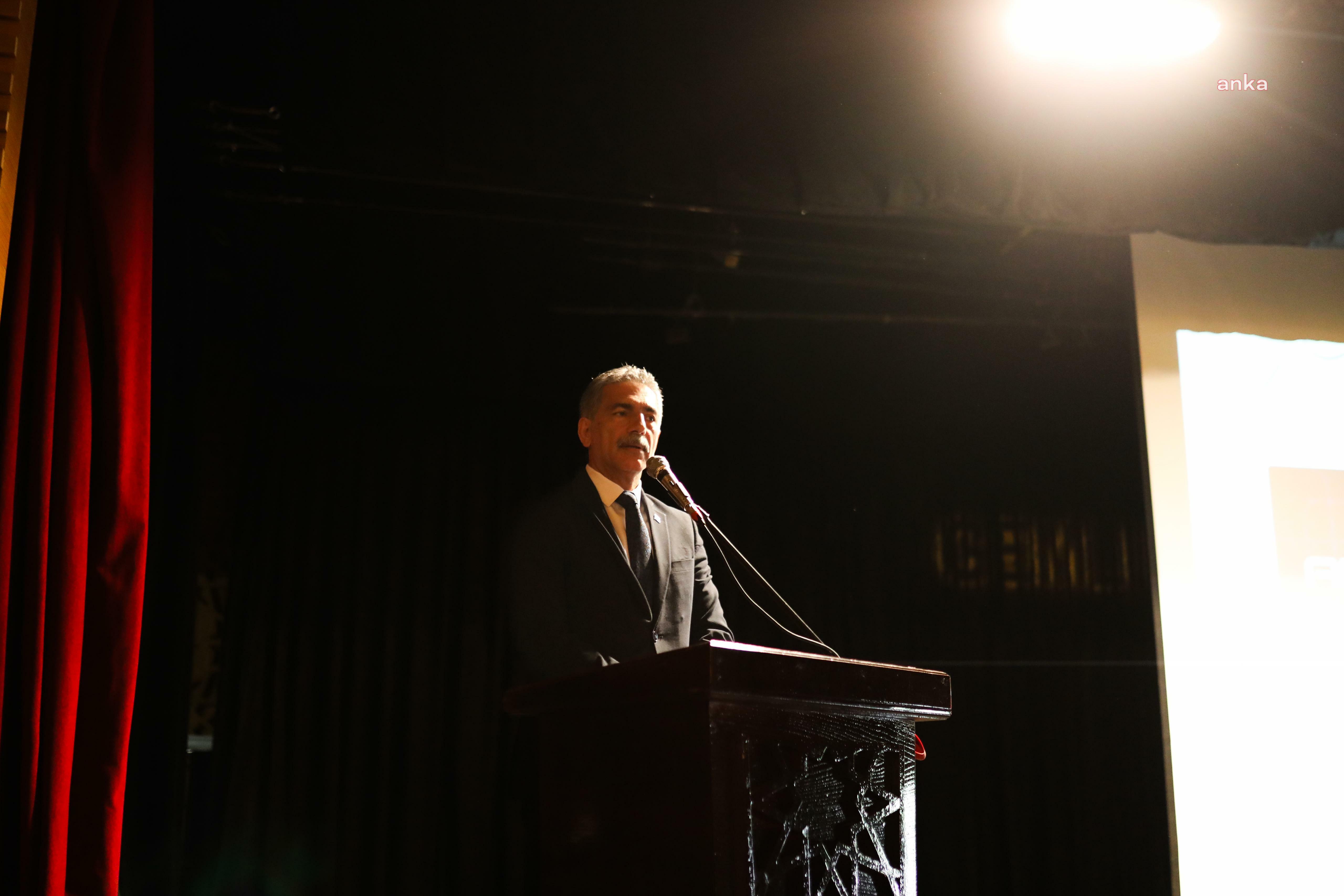 Gemlik’te “Üretken Yapay Zeka Çağında Akıllı Şehirler” konulu konferans düzenlendi