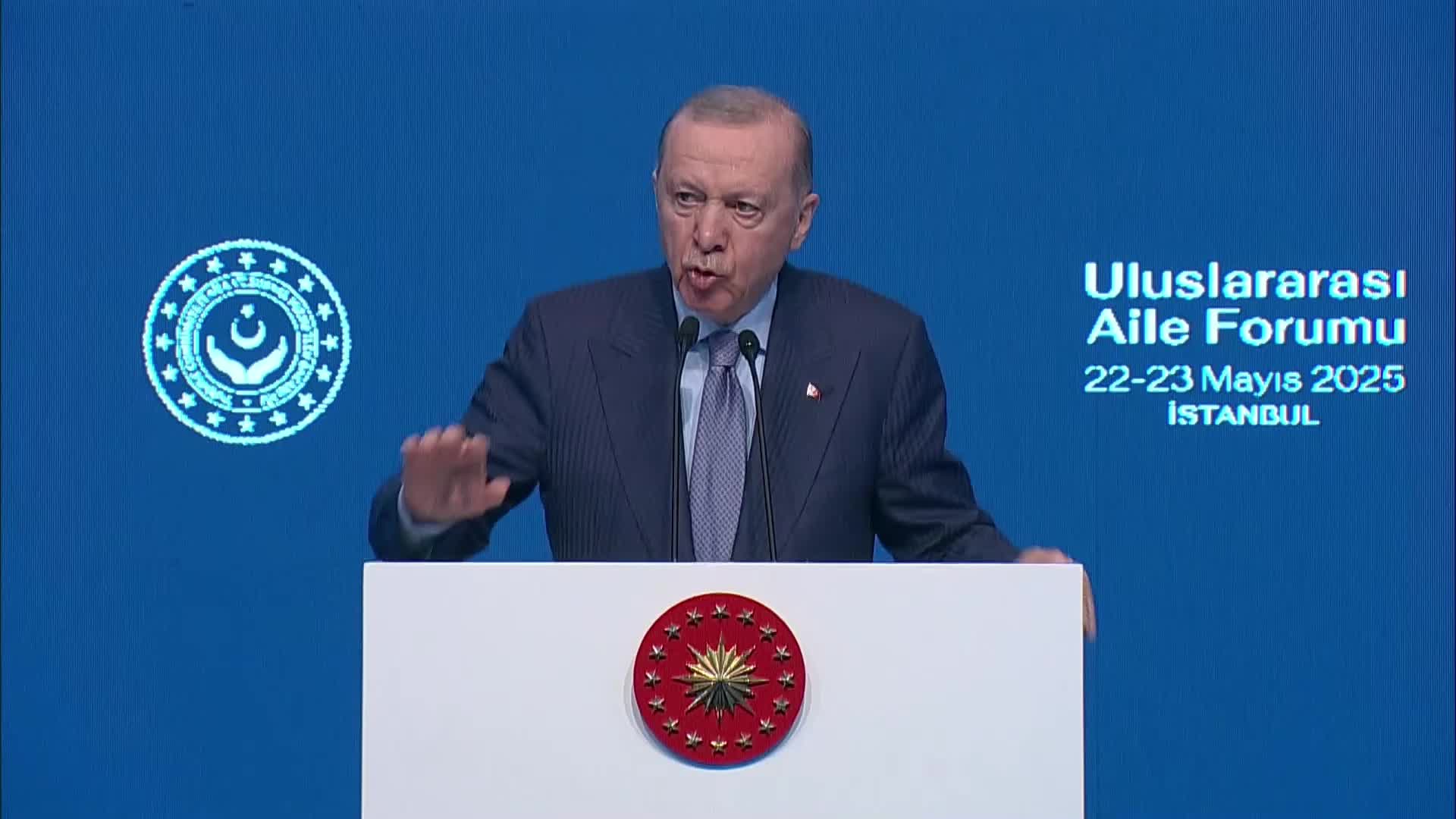 Cumhurbaşkanı Erdoğan: “LGBT sapkınlığına karşı mücadele, aynı zamanda insanlığın istikbalini kurtarma mücadelesidir"