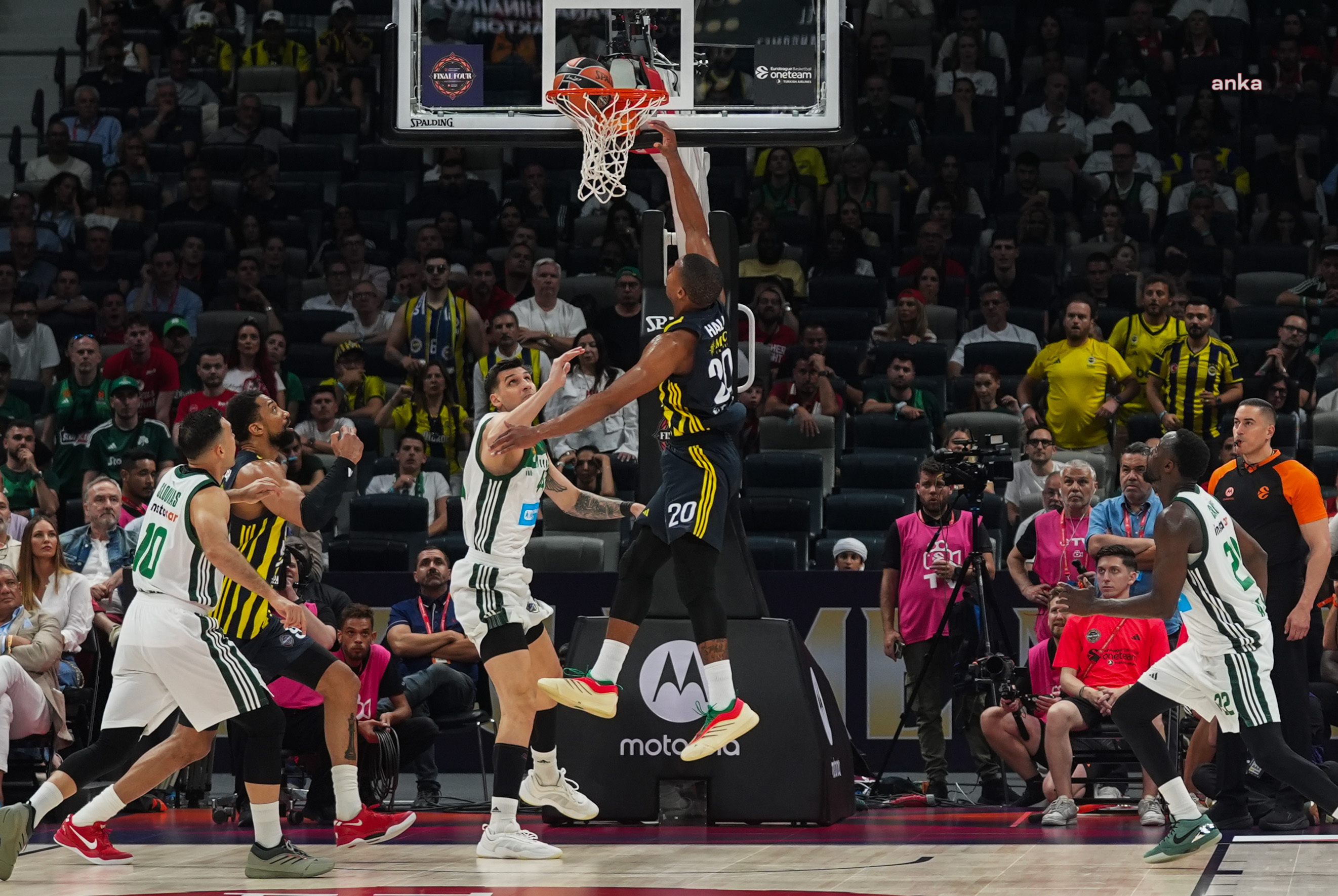 Fenerbahçe Beko, Panathinaikos’u 82-76 yenerek Euroleague’de finale yükseldi