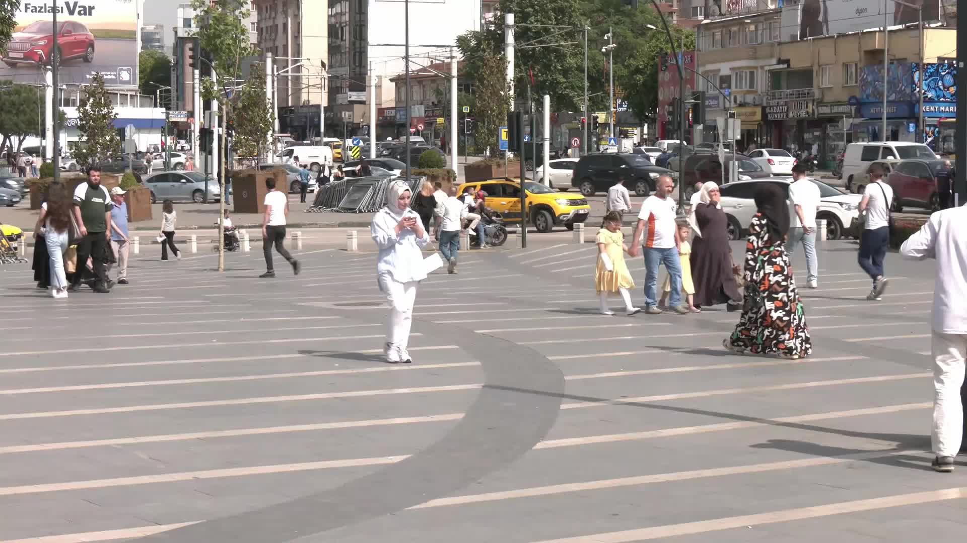 CHP’nin ‘Millet İradesine Sahip Çıkıyor’ mitingi yarın Bursa’da… Bursalı vatandaşlar: “Vatandaş aç kalmış, susuz kalmış hiç umurlarında değil”