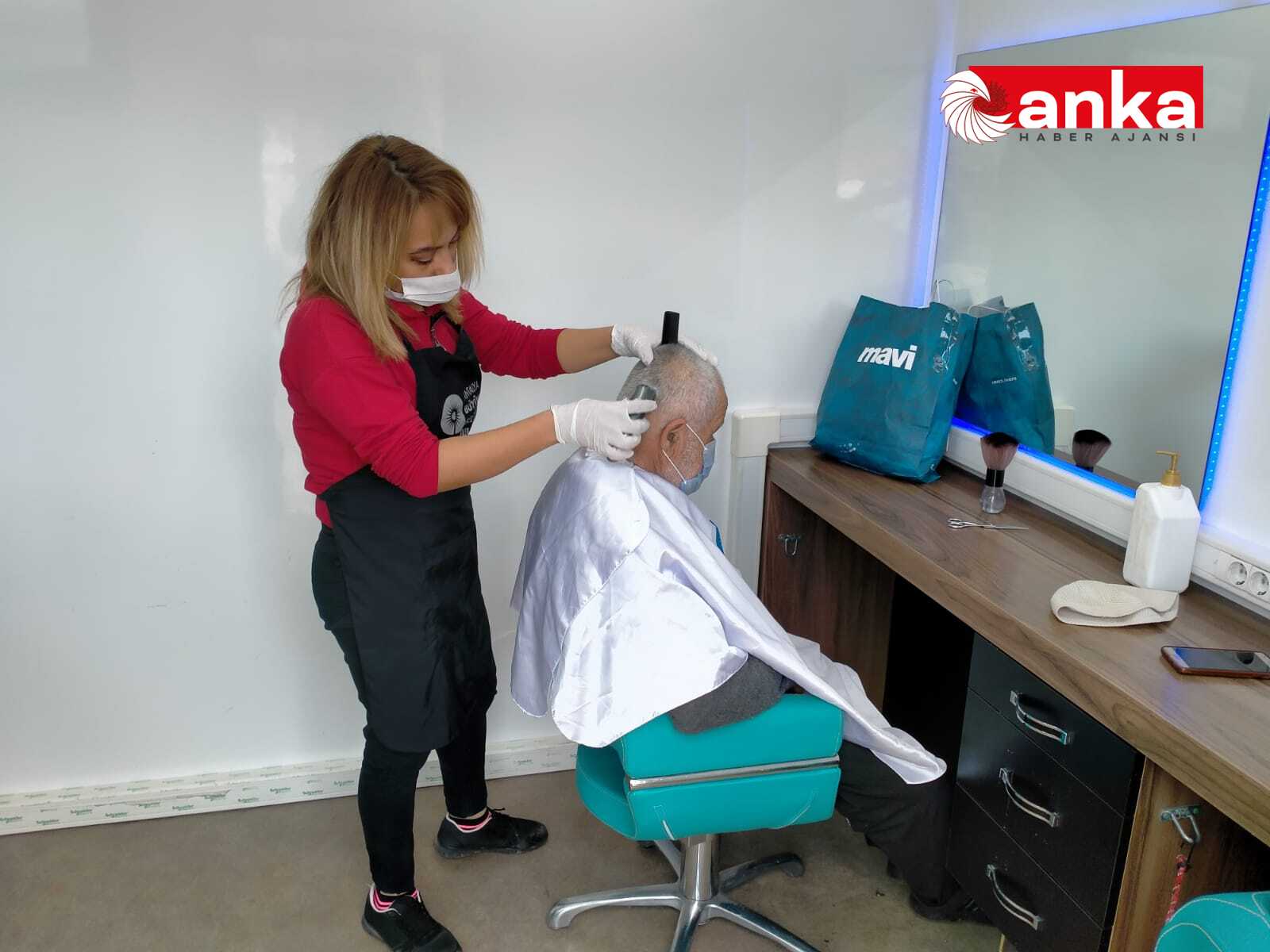 ANTALYA BÜYÜKŞEHİR'İN MOBİL KUAFÖR TIR'I DEMRE VE FİNİKE'DE