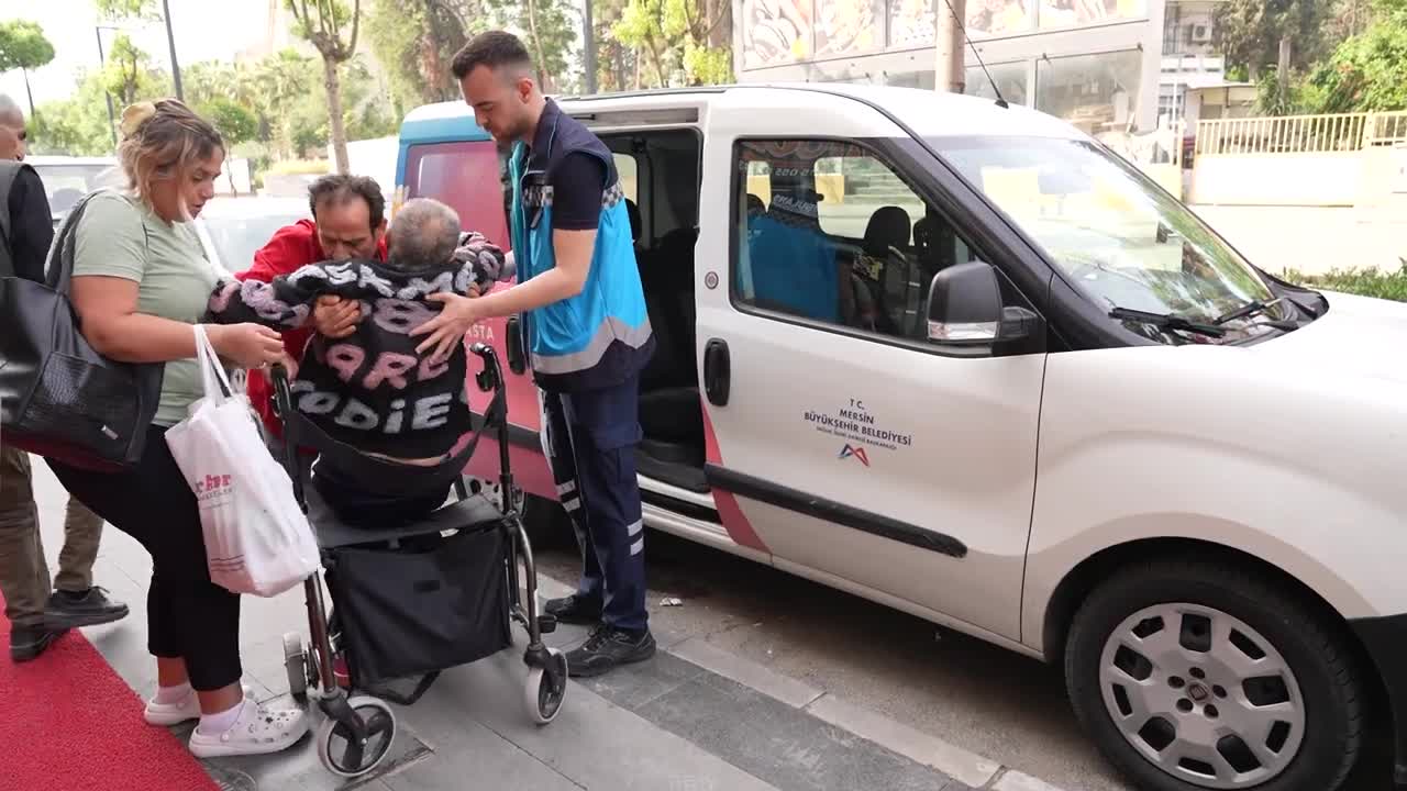 Mersin Büyükşehir Belediyesi, onkoloji hastalarına ücretsiz ulaşım hizmeti sağlıyor