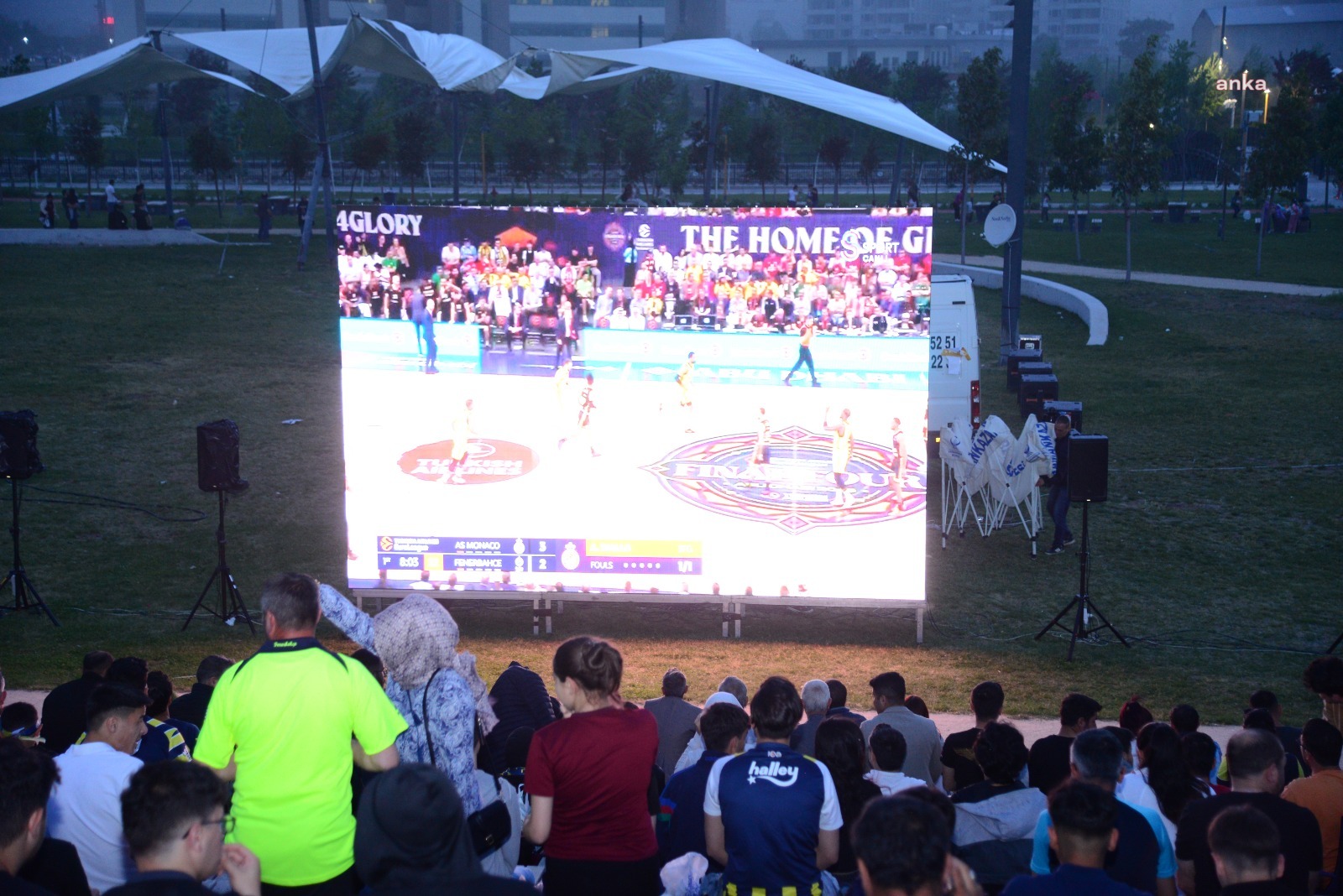 Kahramankazan'da Euroleague finali dev ekrandan izlendi